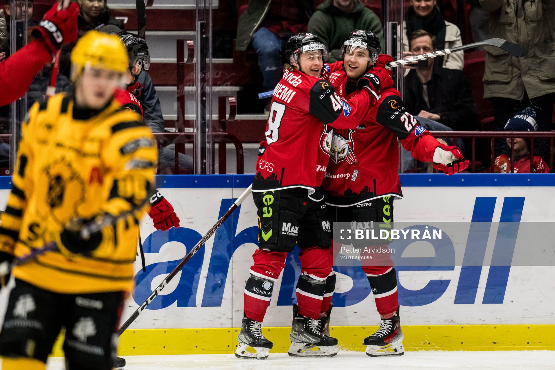 Malmö Redhawks Lauri Pajuniemi och Janne Kuokkanen jublar