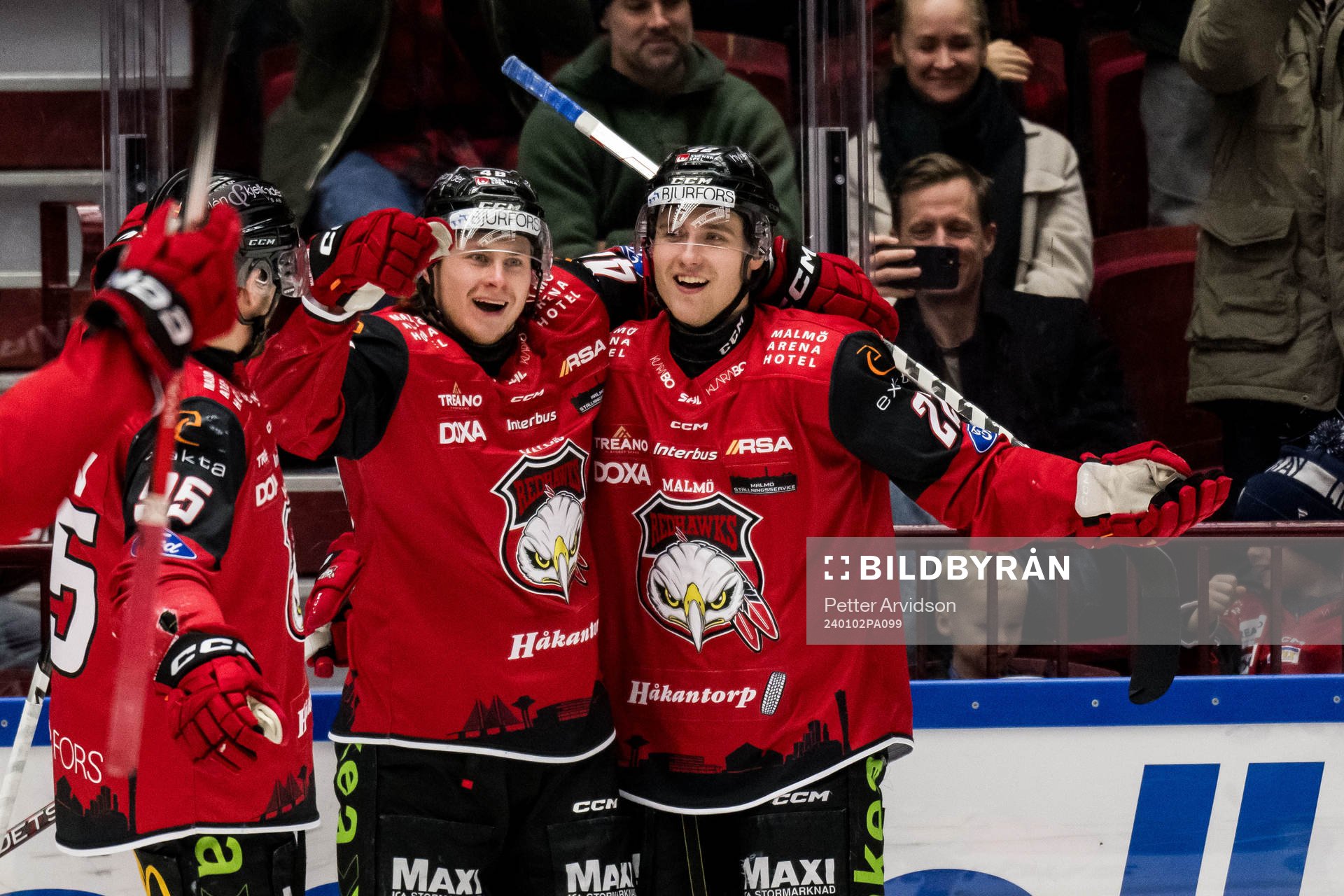 Malmö Redhawks Lauri Pajuniemi och Janne Kuokkanen jublar
