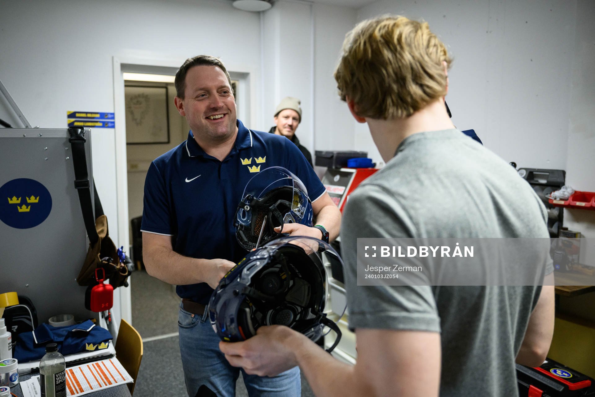 Equipment manager Daniel Nilsson and Jonathan Lekkerimäki