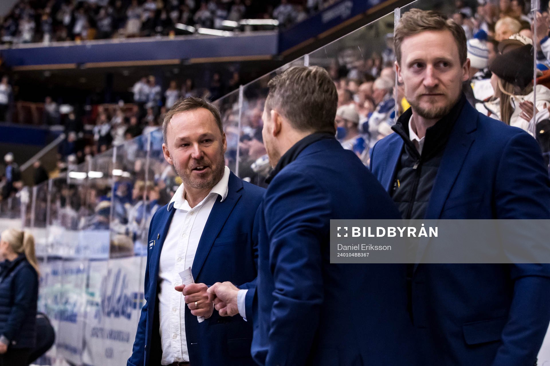 Leksands assisterande tränare Mikael Karlberg jublar
