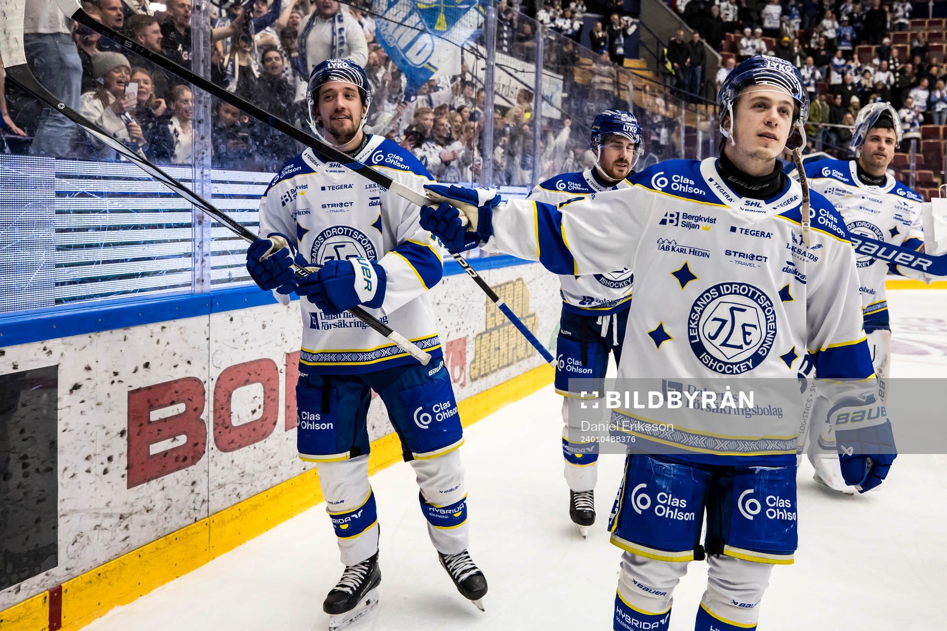uLeksands Max Veronneau och Arvid Eljas jublar