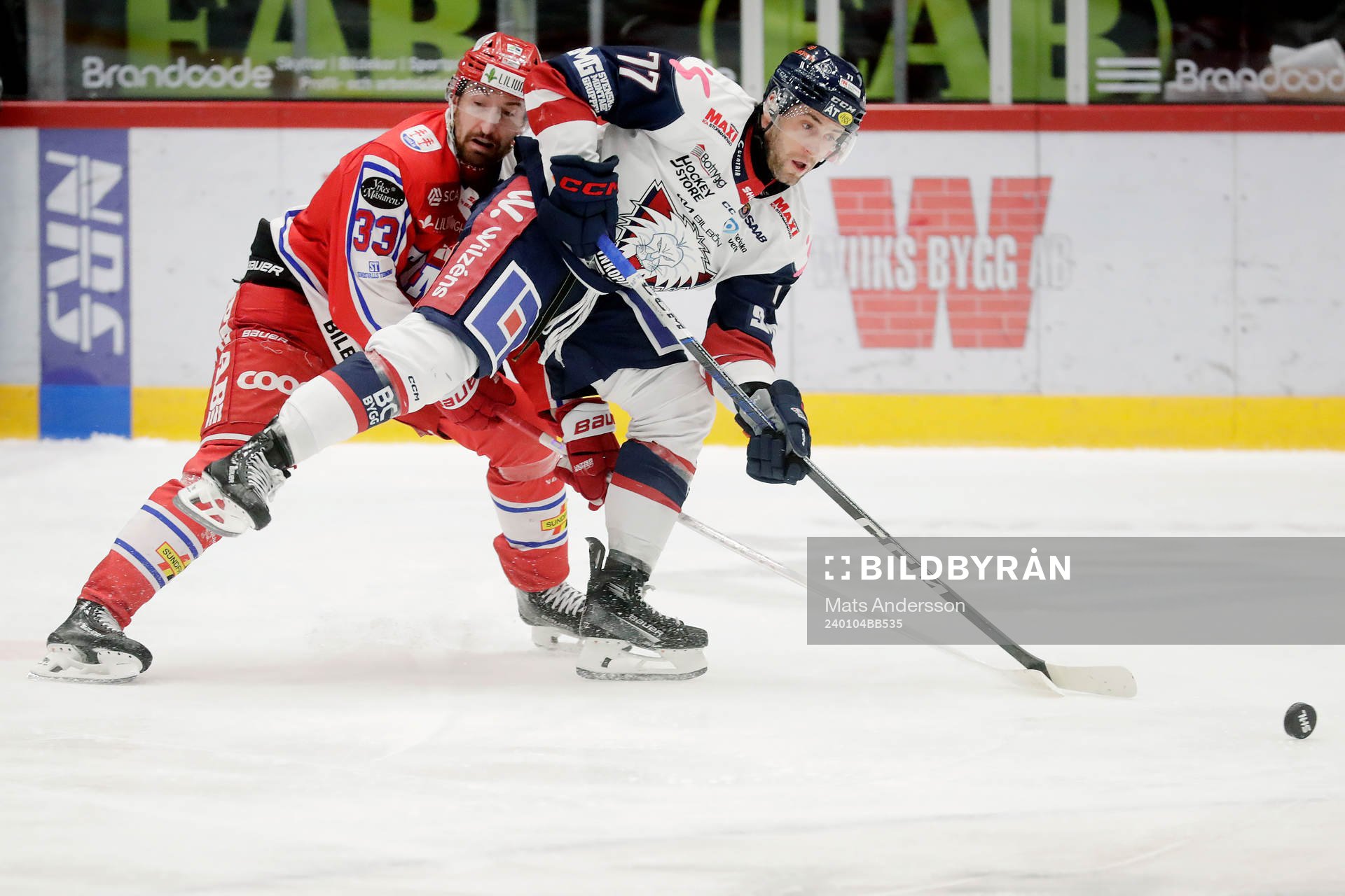 Timrås Albin Lundin och Linköpings Taylor Leier