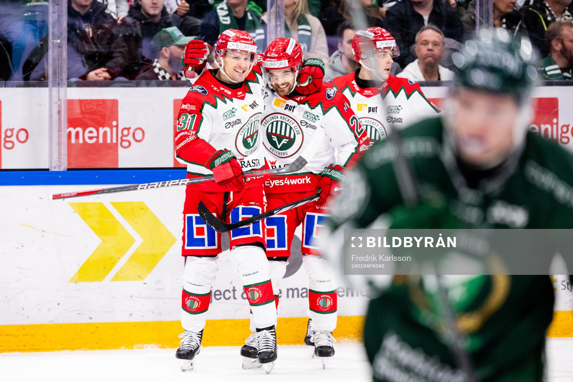 Frölundas Nicklas Lasu och Adam Brodecki jublar