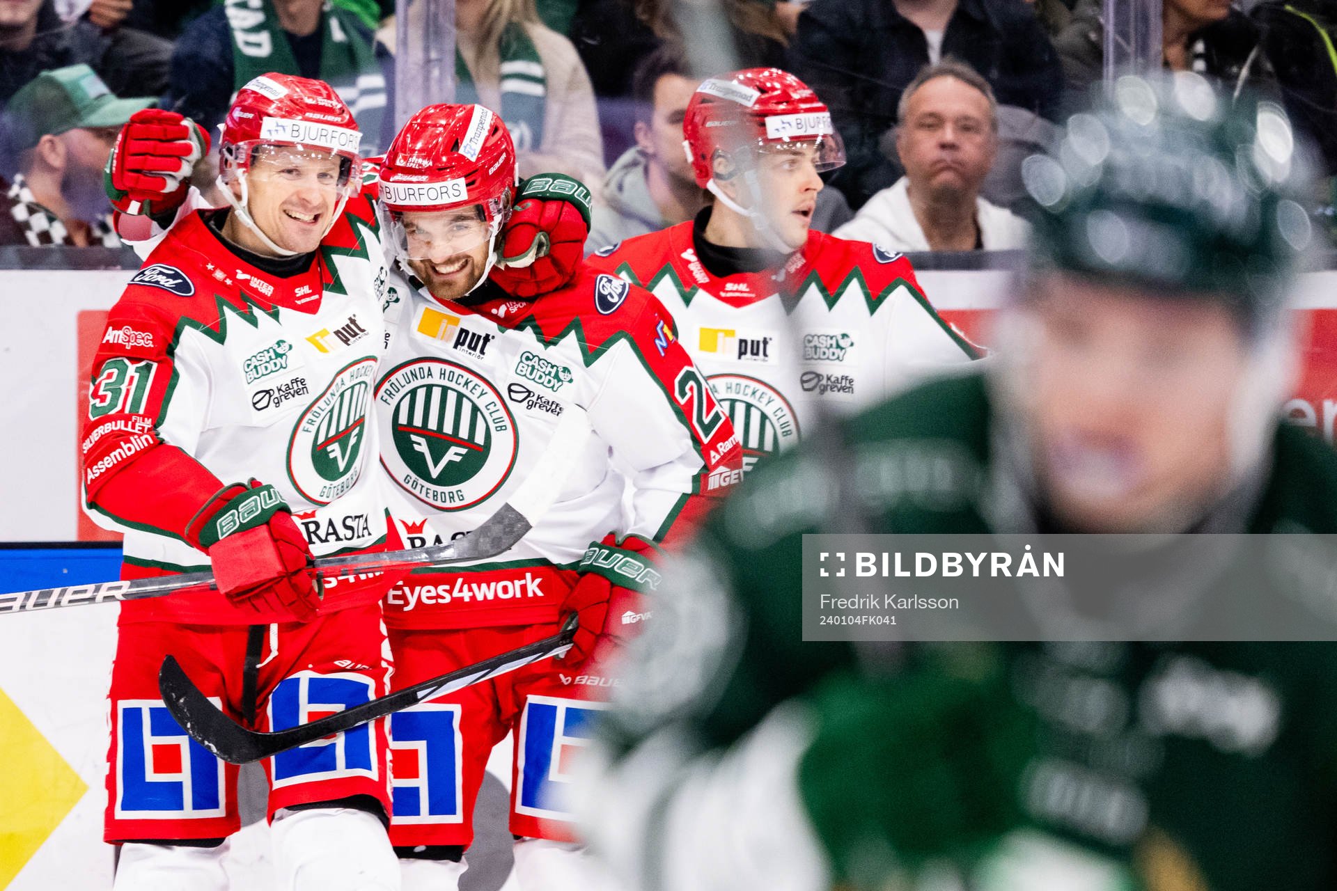 Frölundas Nicklas Lasu och Adam Brodecki jublar