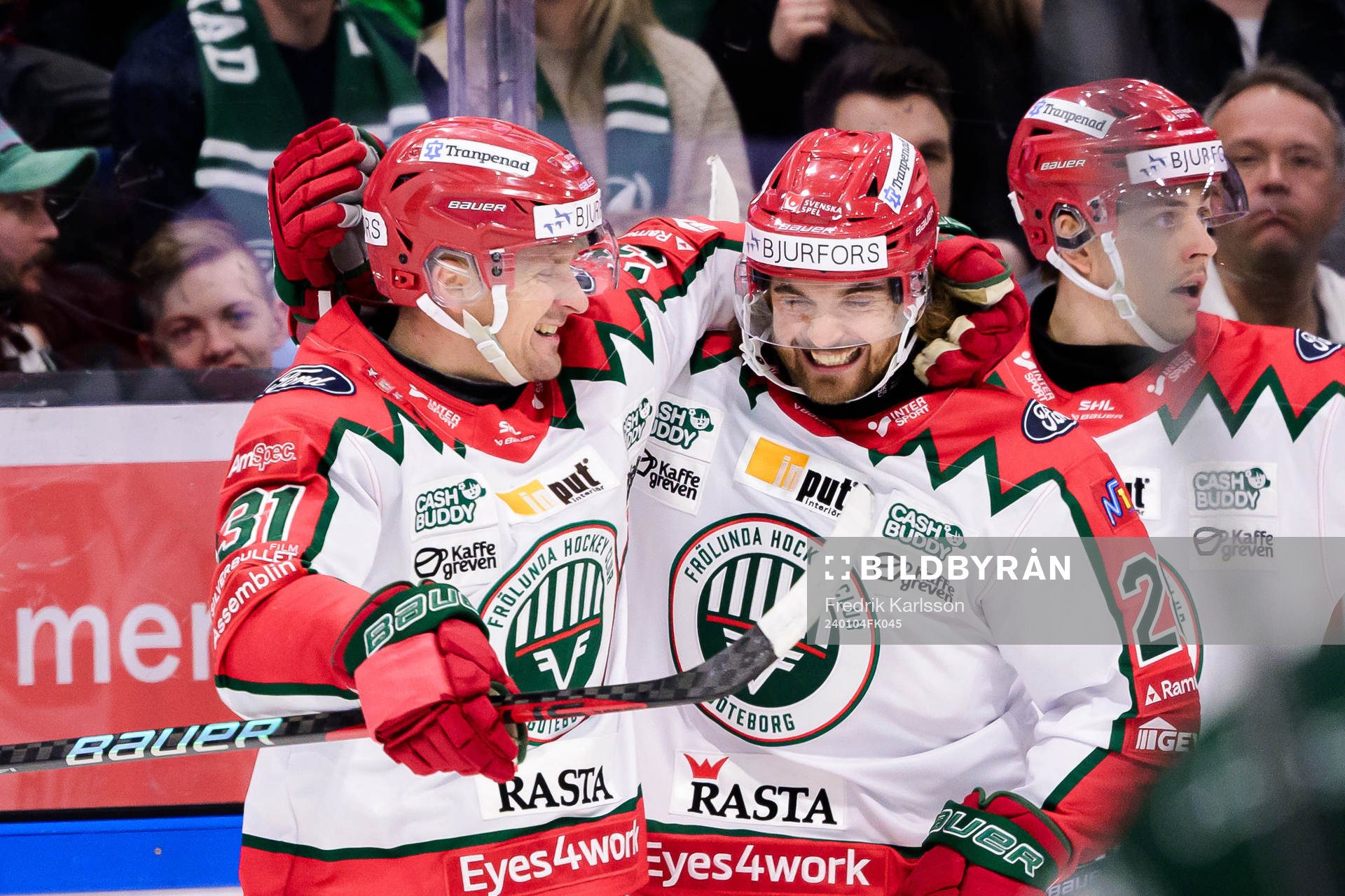 Frölundas Nicklas Lasu och Adam Brodecki jublar