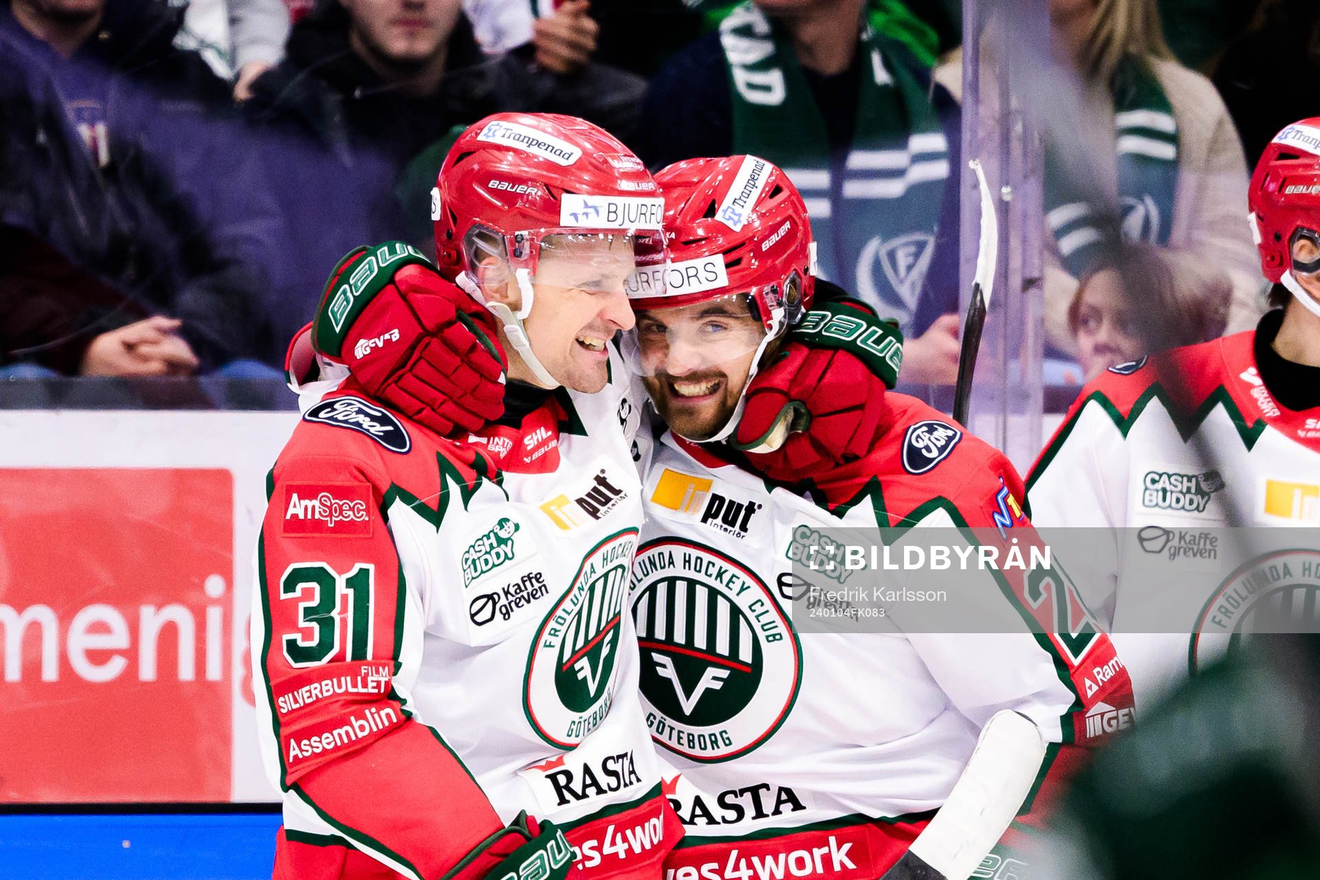 Frölundas Nicklas Lasu och Adam Brodecki jublar
