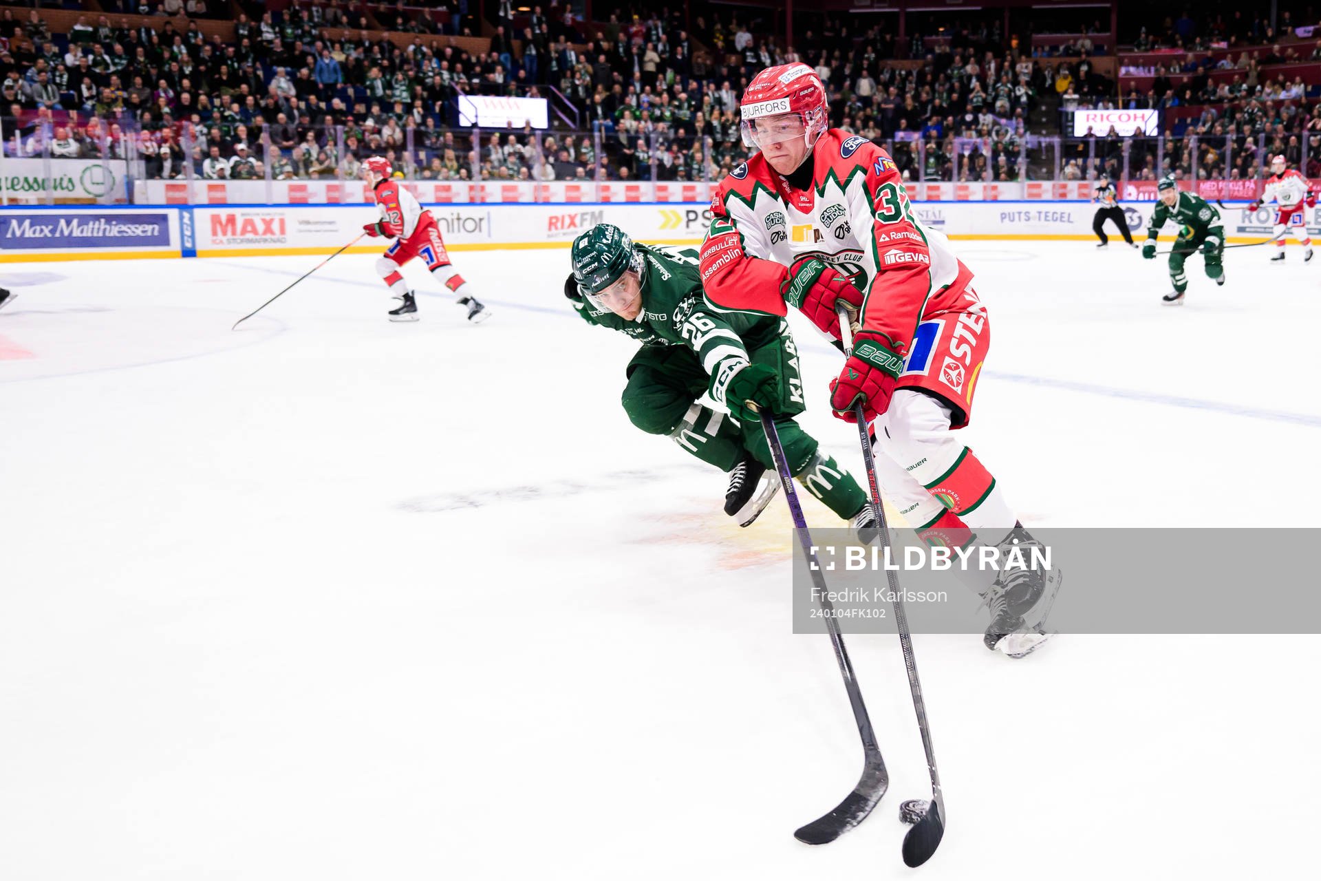 Färjestads Joel Nyström och Frölundas Noah Hasa