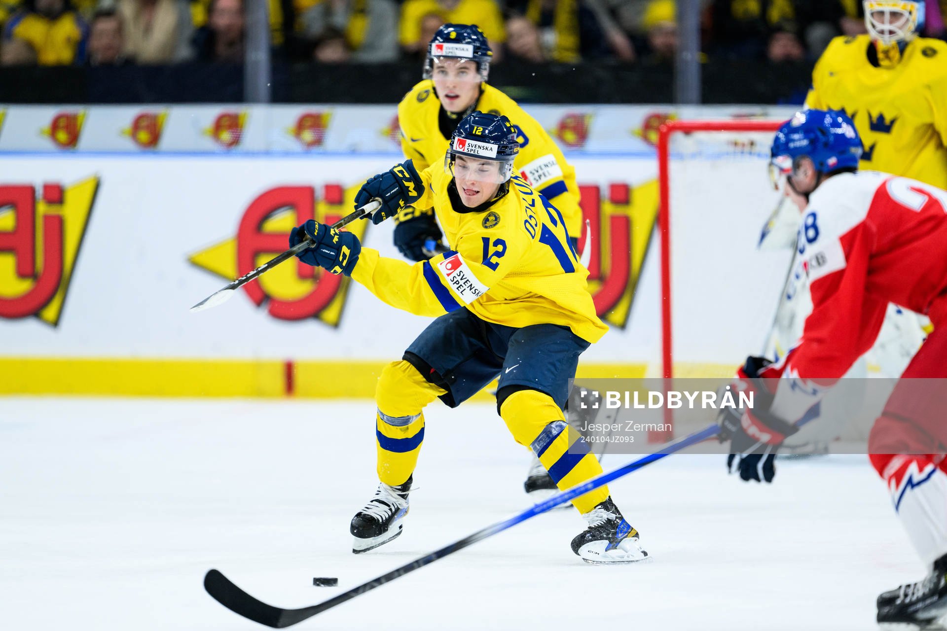 Noah Östlund of Sweden and Eduard Sale of Czech Republic