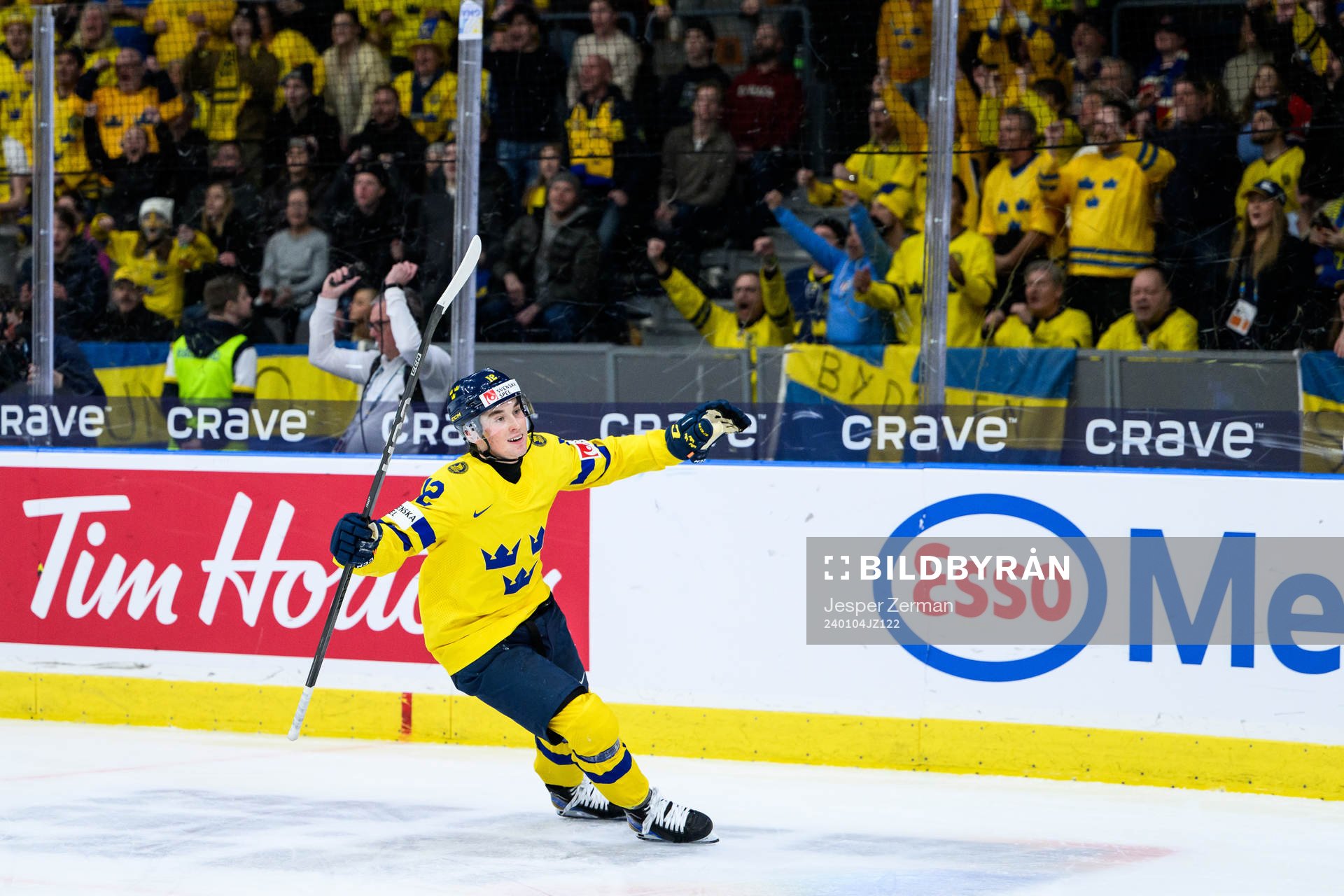 Noah Östlund of Sweden celebrates the 4-2 goal