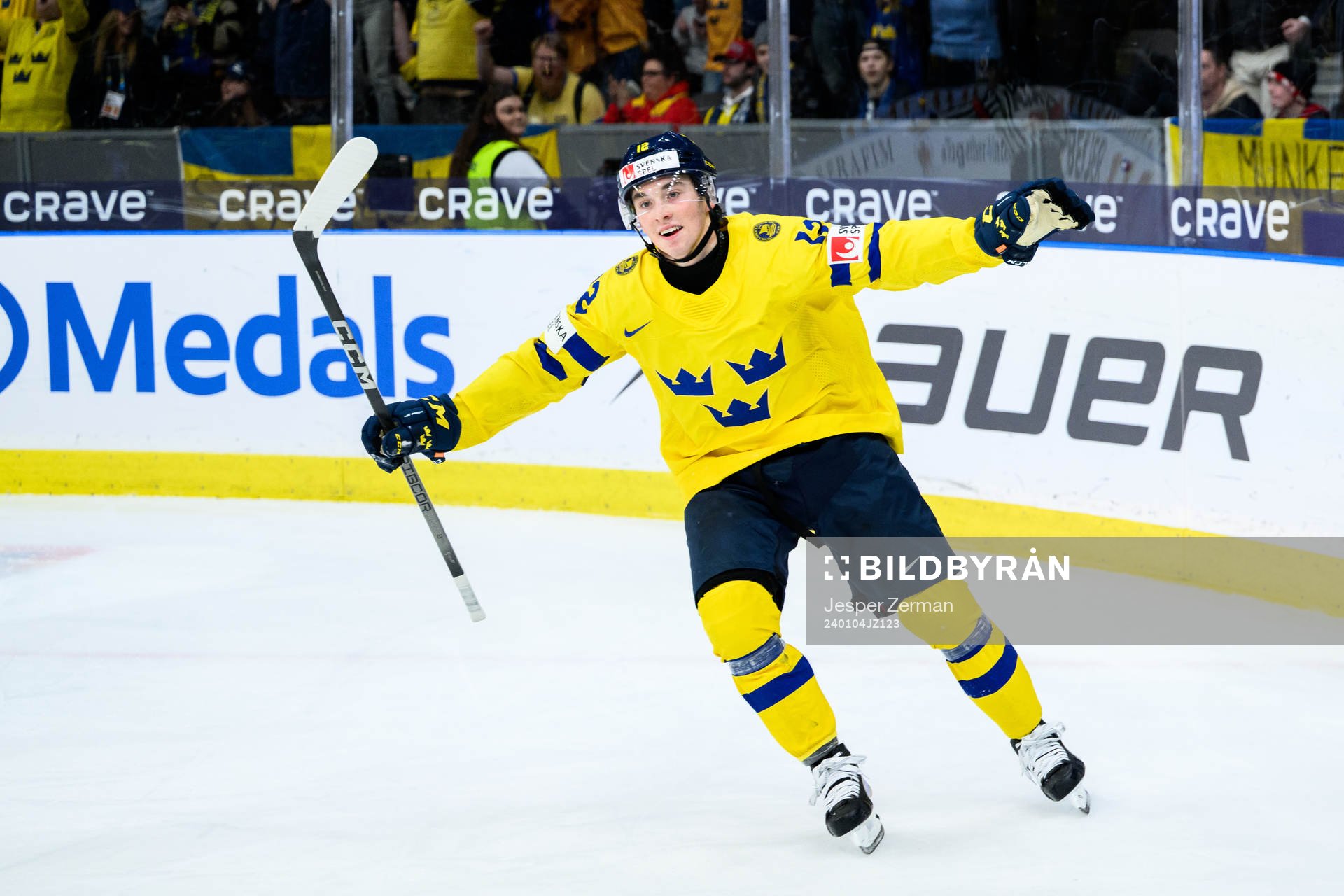 Noah Östlund of Sweden celebrates the 4-2 goal