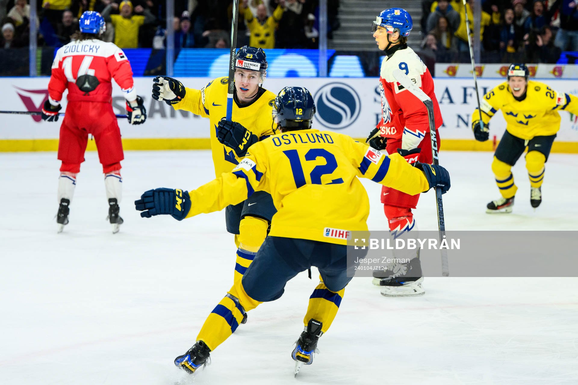 Jonathan Lekkerimäki and Noah Östlund of Sweden celebrate