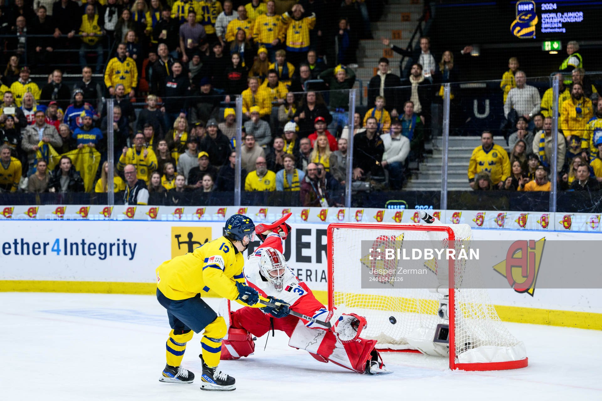 Noah Östlund of Sweden scores the 5-2 goal behind
