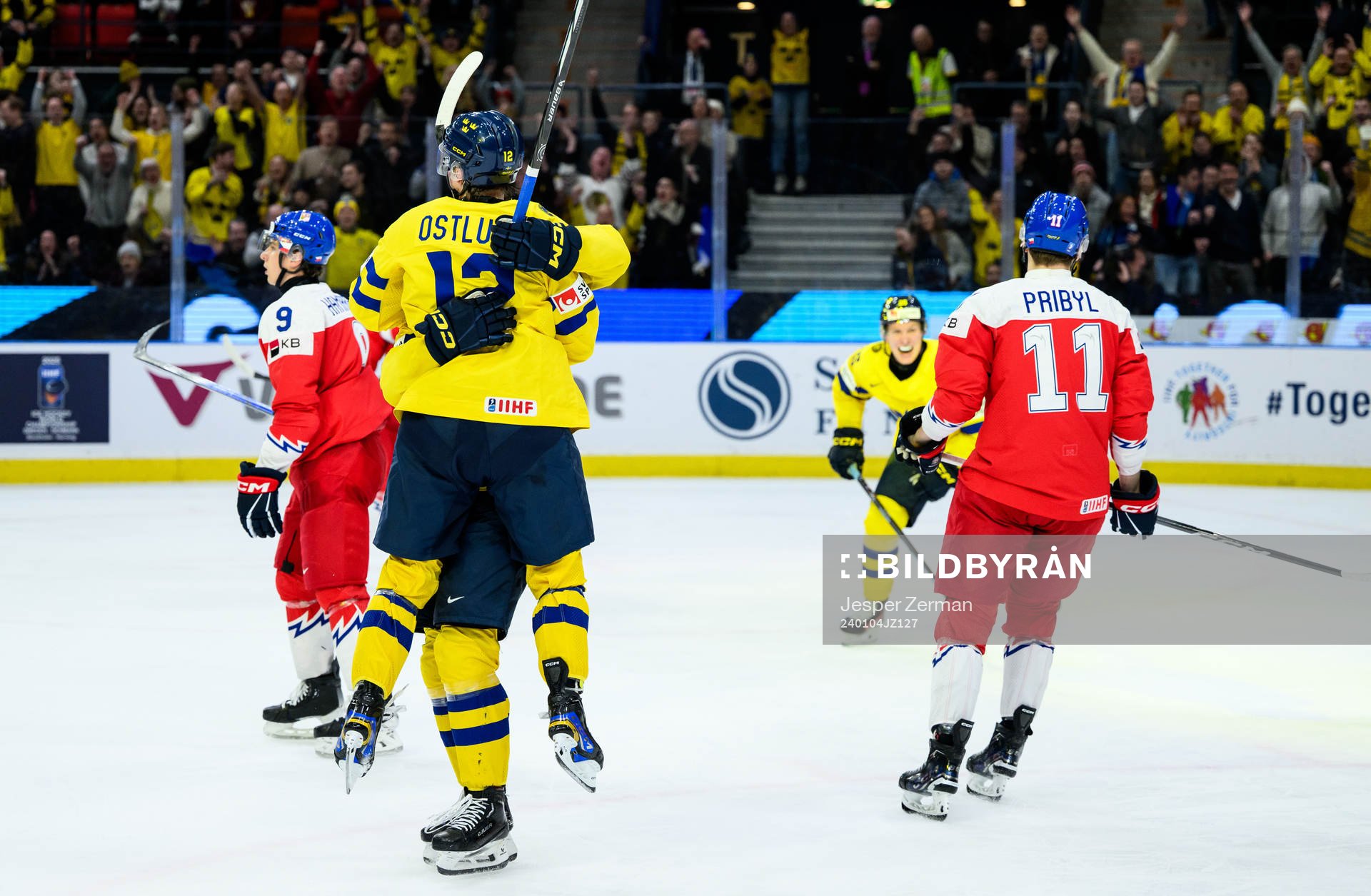 Jonathan Lekkerimäki and Noah Östlund of Sweden celebrate