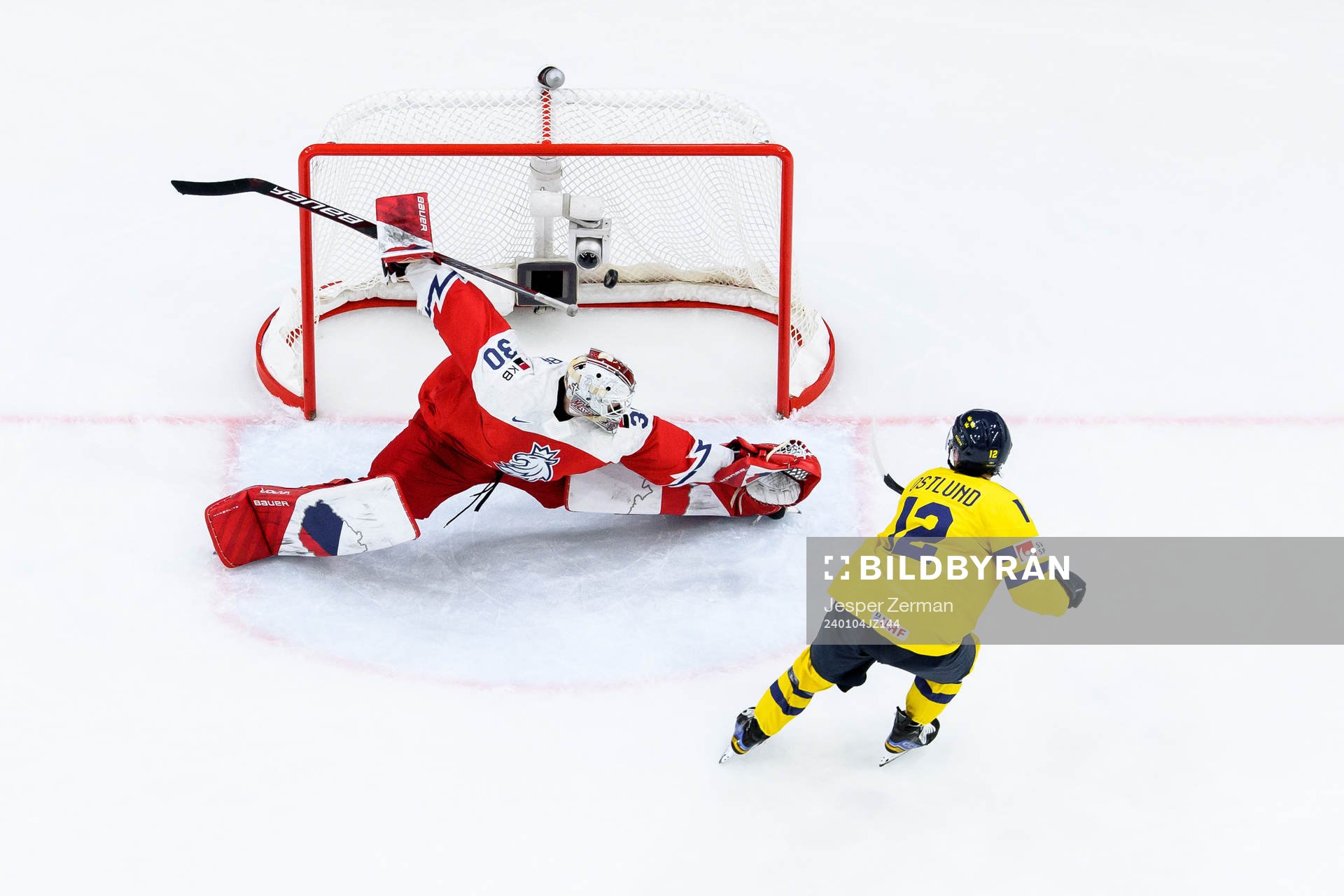 Noah Östlund of Sweden scores 4-2