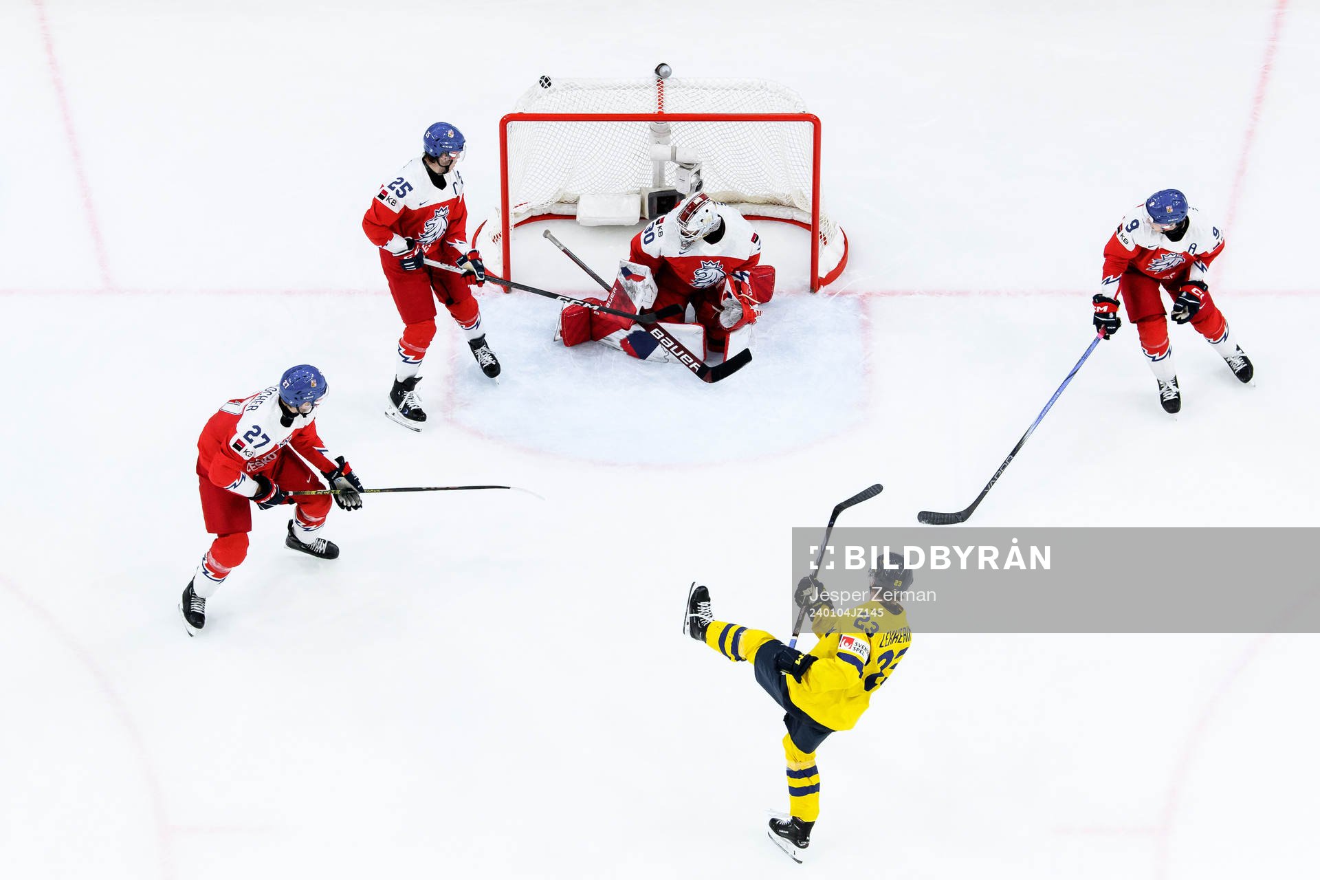 Jonathan Lekkerimäki of Sweden scores 5-2