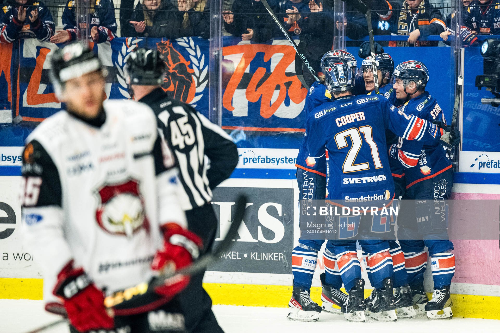 Växjös spelare jublar med John Dahlström