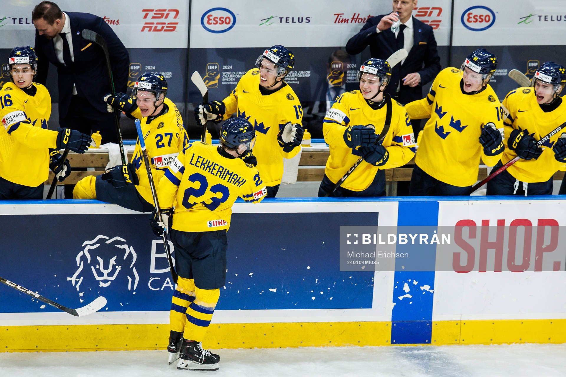 Jonathan Lekkerimäki of Sweden celebrates the 3-2 goal