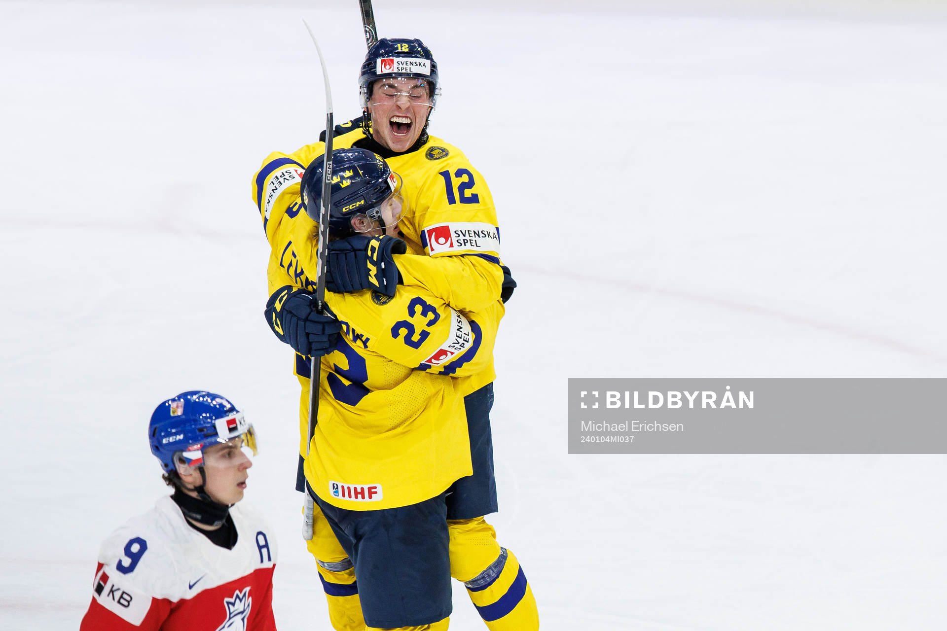Noah Östlund and Jonathan Lekkerimäki of Sweden celebrate
