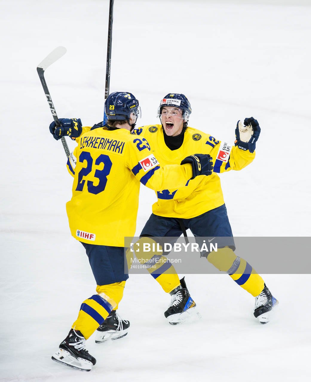 Noah Östlund and Jonathan Lekkerimäki of Sweden celebrate