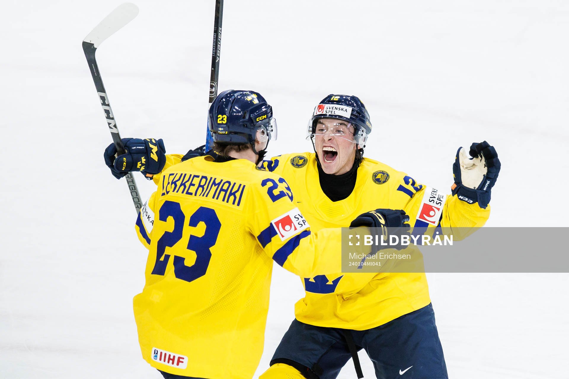 Noah Östlund and Jonathan Lekkerimäki of Sweden celebrate