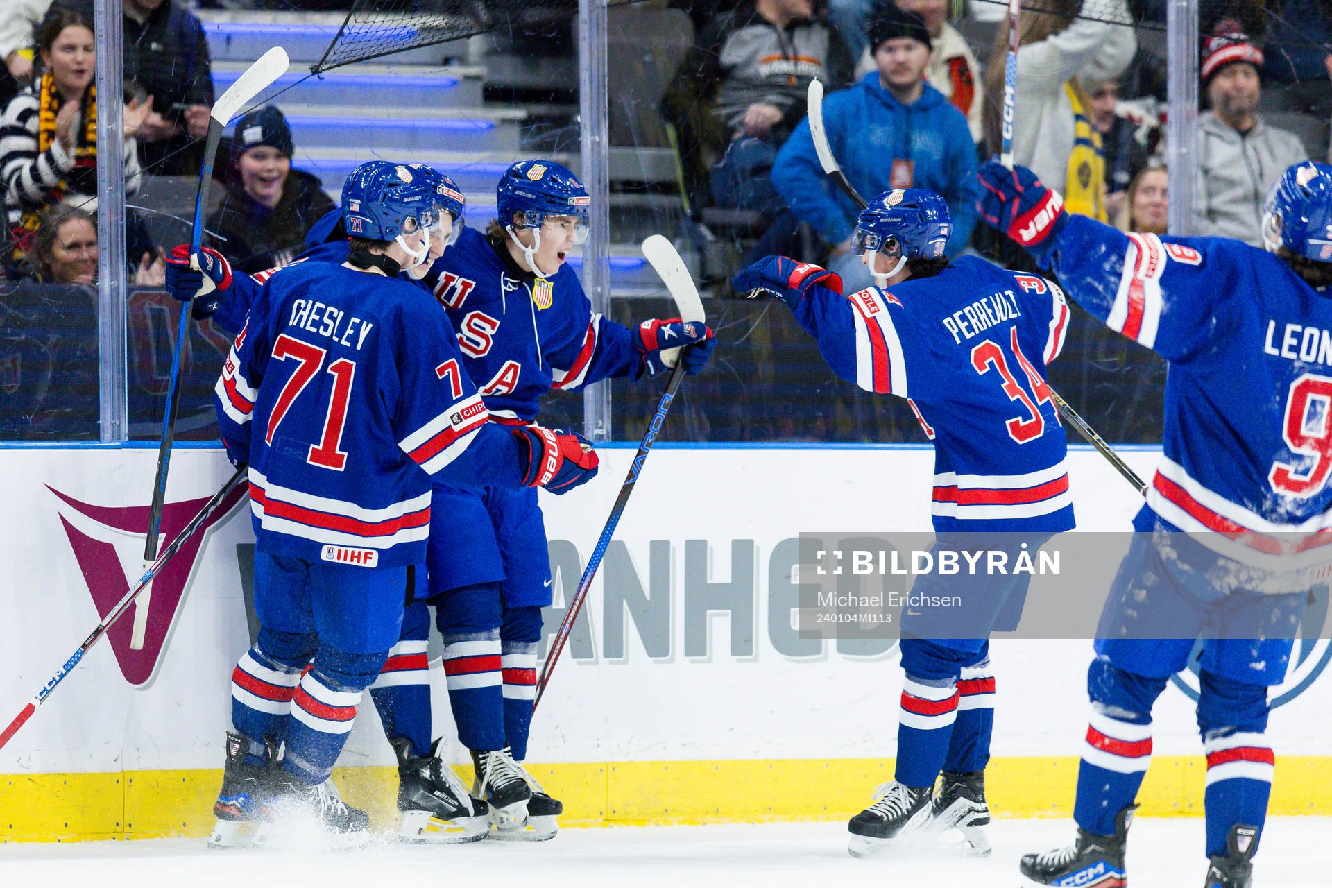 Will Smith of USA celebrates the 2-2 goal