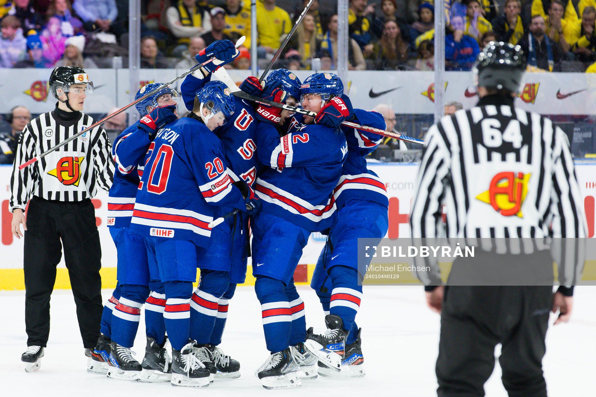Cutter Gauthier of USA celebrates the 3-2 goal