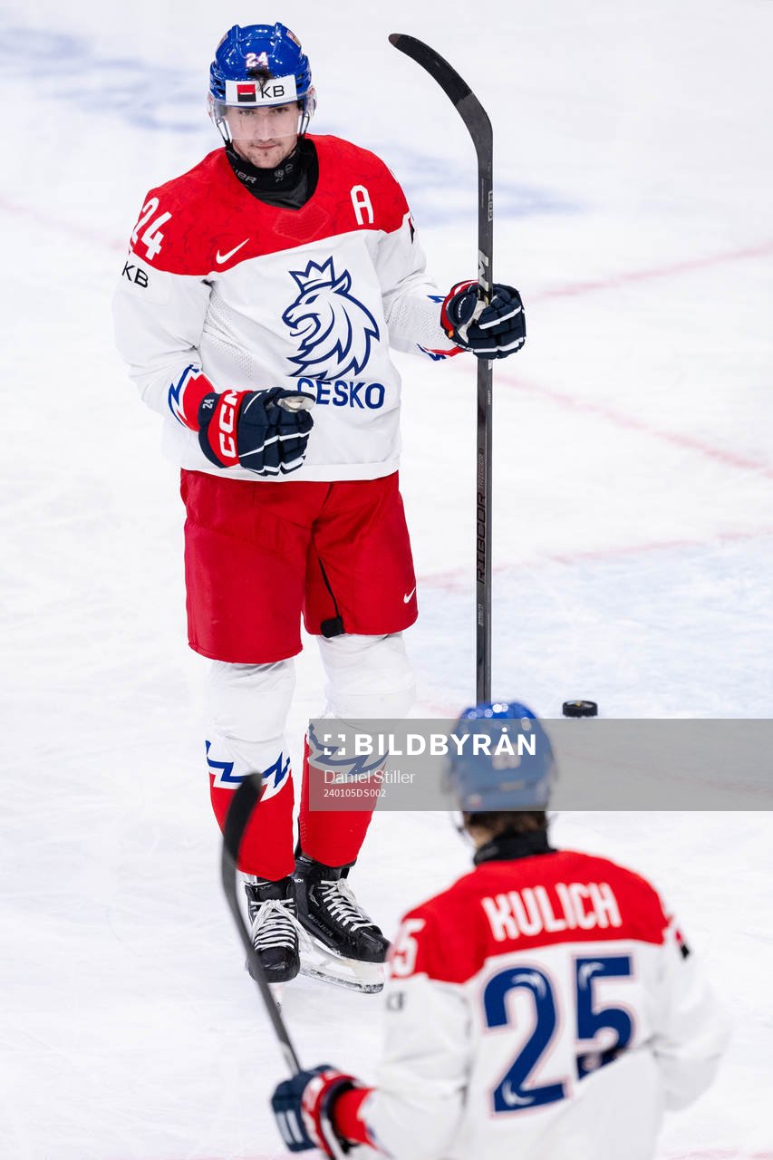 Matyas Sapovaliv and Jiri Kulich of Czech Republic