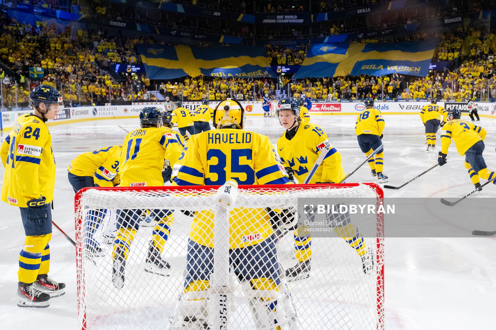 Goaltender Hugo Hävelid and Rasmus Rudslätt