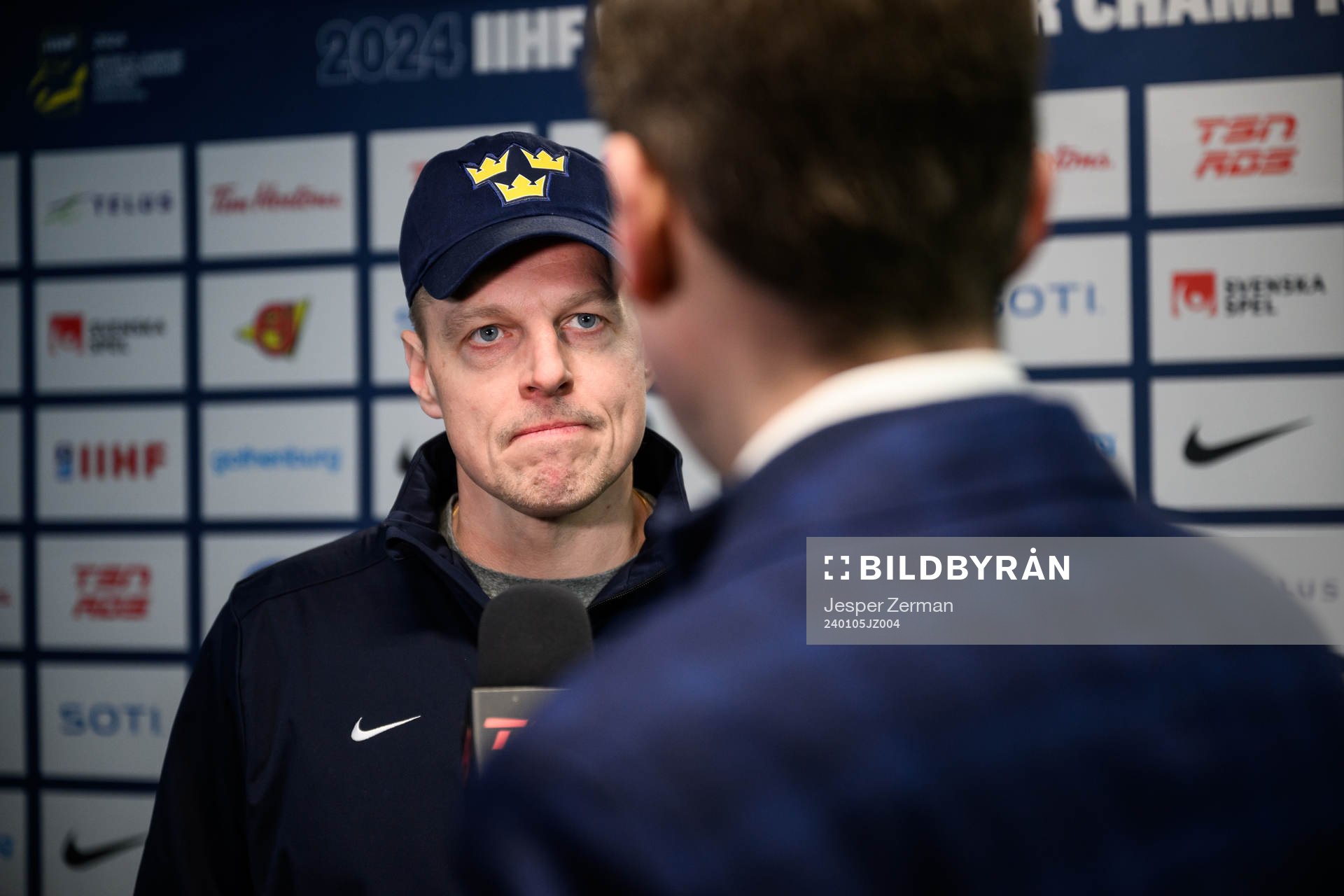 Head coach Magnus Hävelid of Sweden