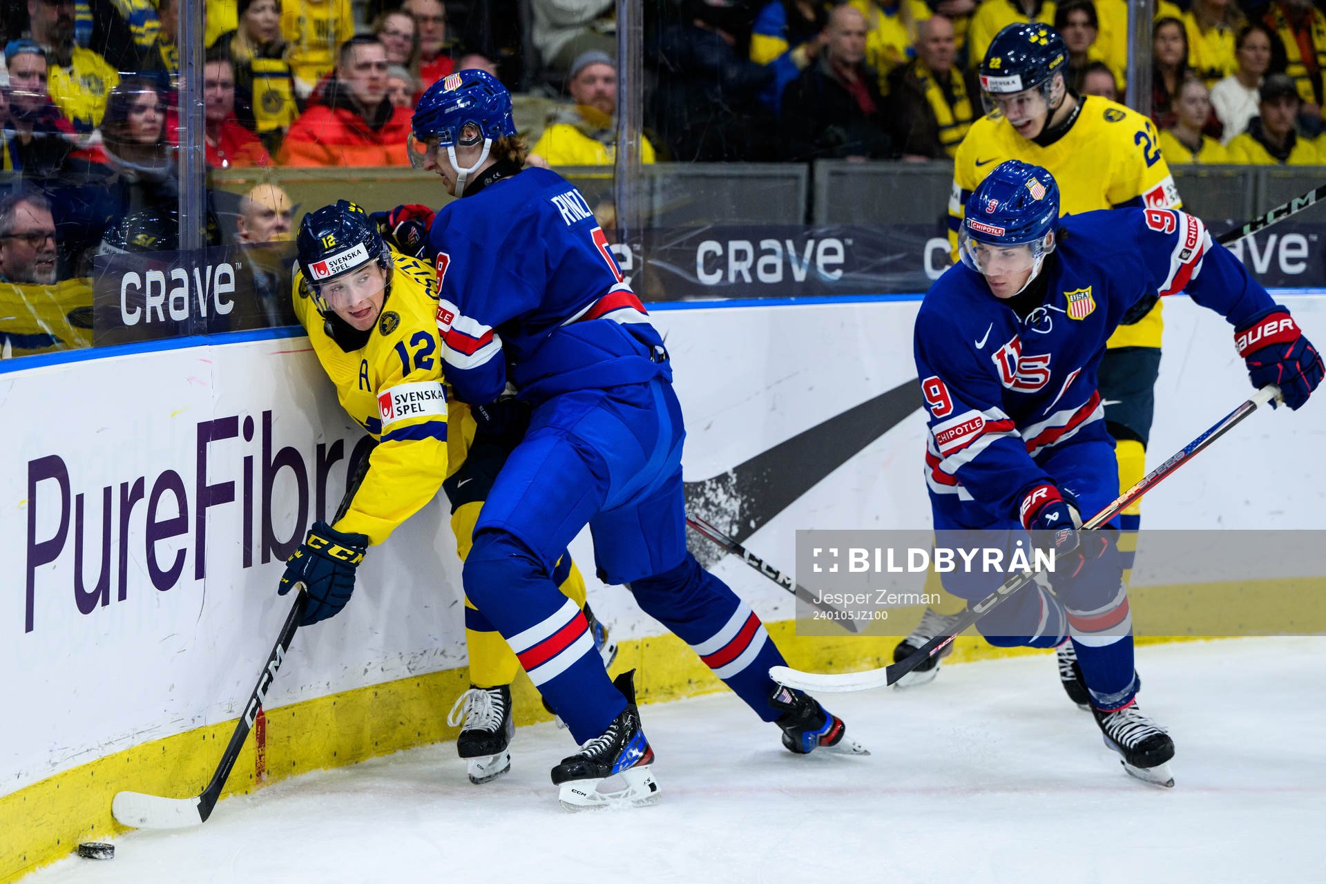 Noah Östlund of Sweden against Sam Rinzel of USA