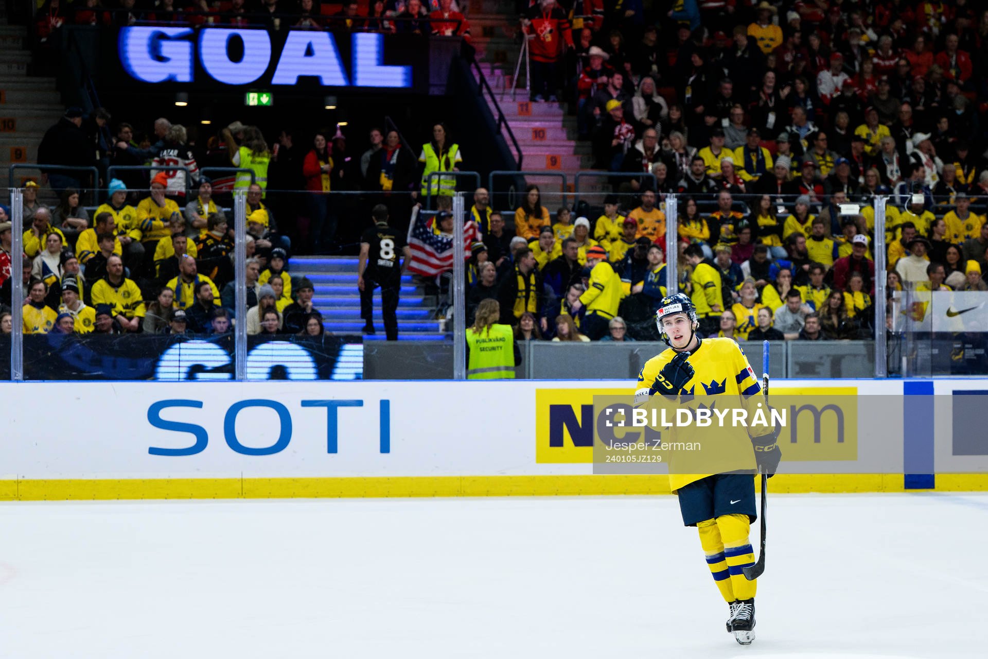 Jonathan Lekkerimäki of Sweden looks dejected