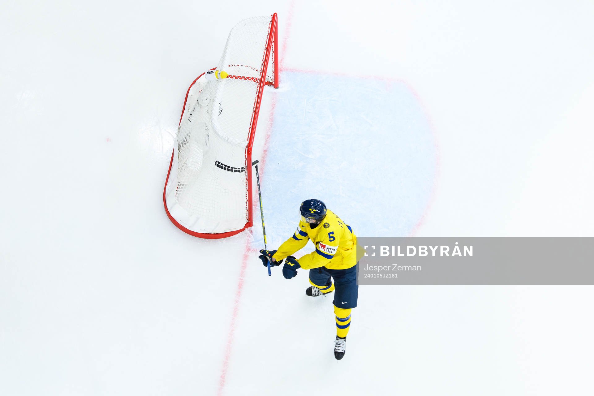 Mattias Hävelid of Sweden breaks his stick