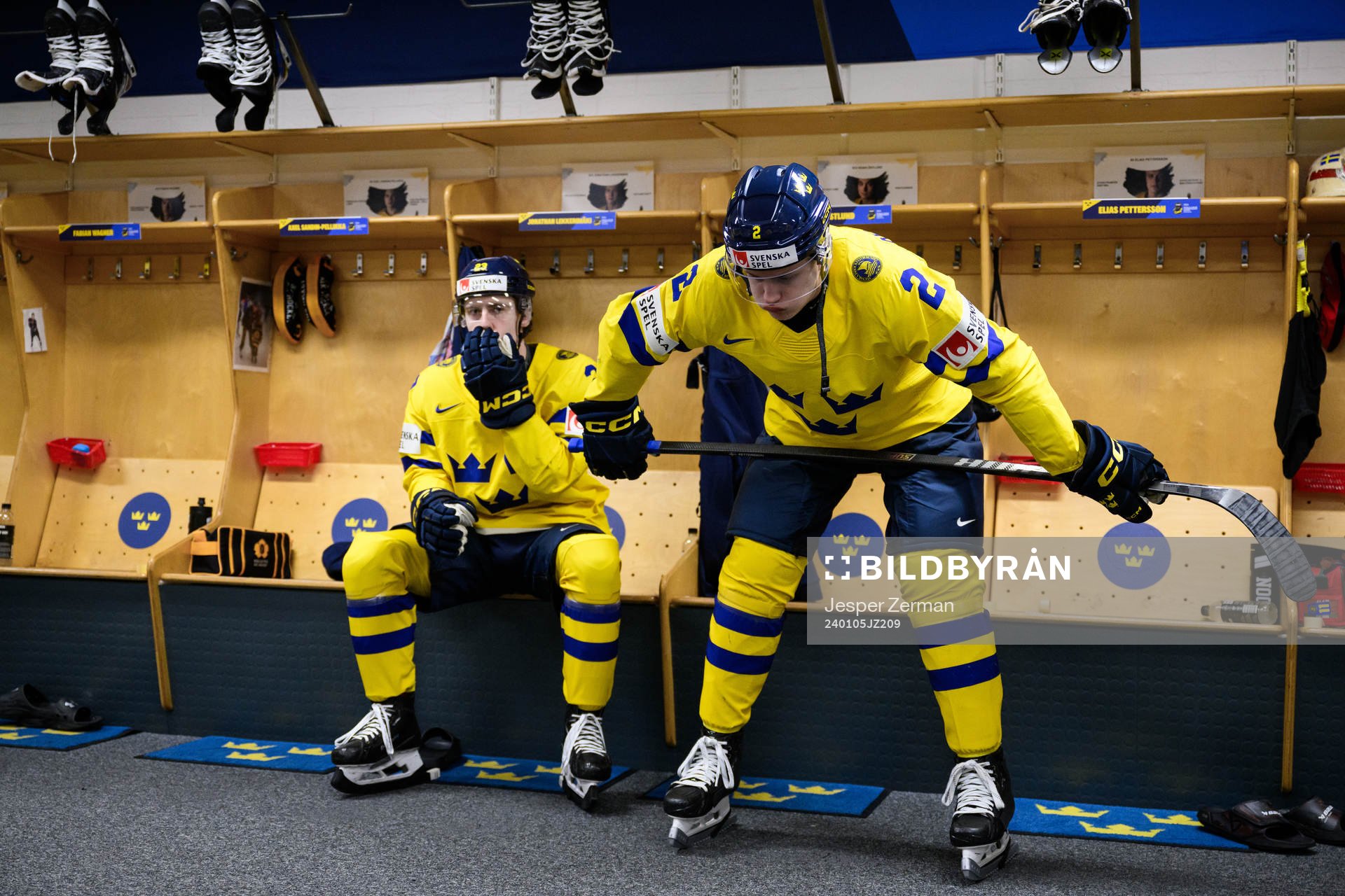 Jonathan Lekkerimäki and Elias Pettersson of Sweden