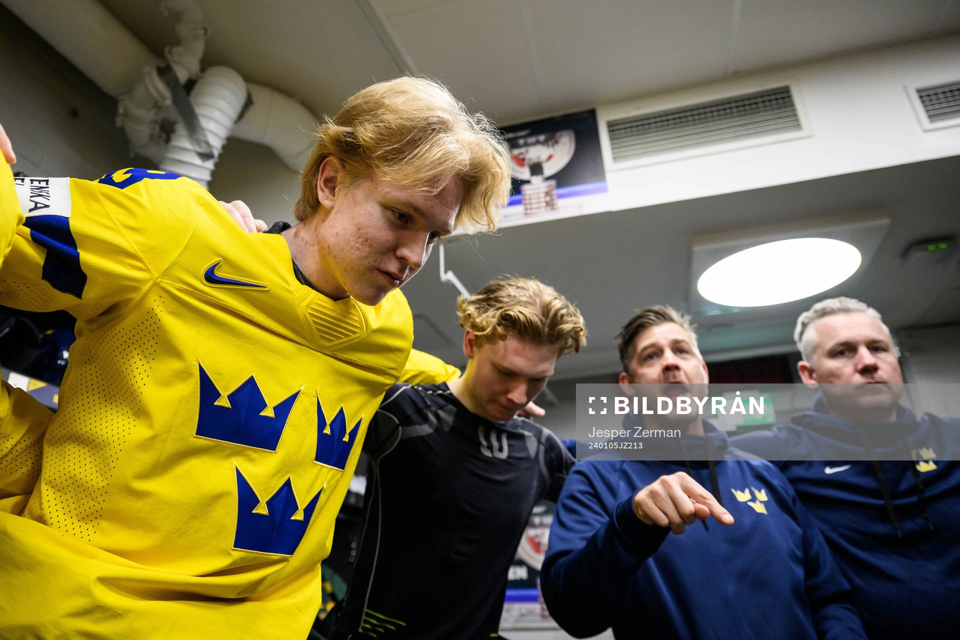 Filip Bystedt, goaltender Melker Thelin and team dorctor