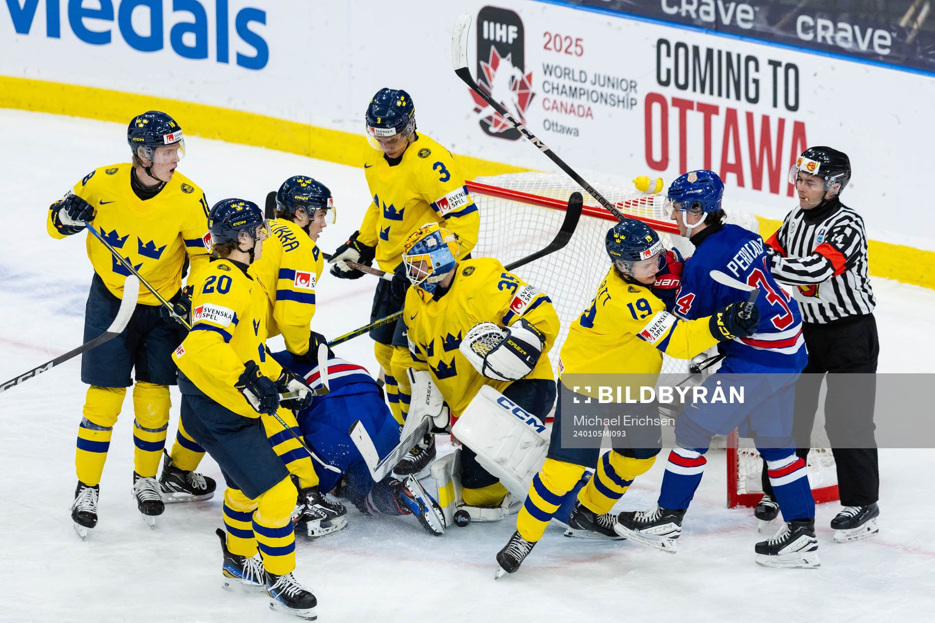 Goaltender Hugo Hävelid of Sweden