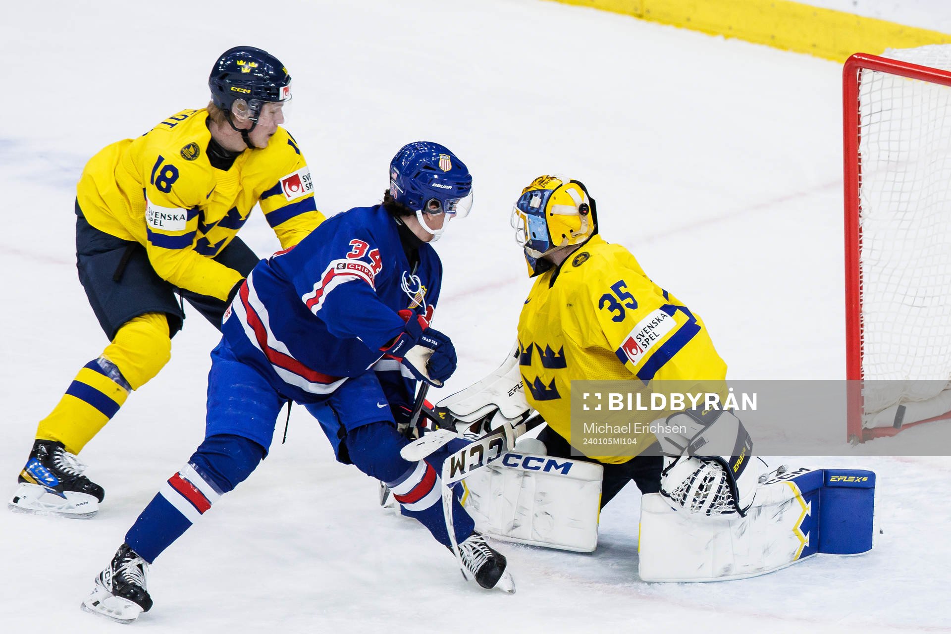 Gabe Perreault of USA scores the 1-0 goal behind