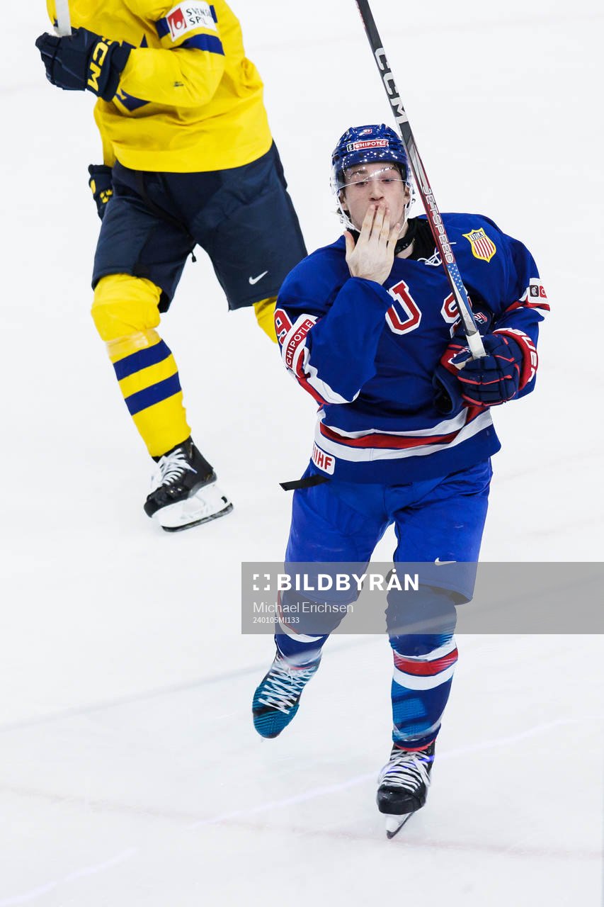Ryan Leonard of USA celebrates the 5-2 goal