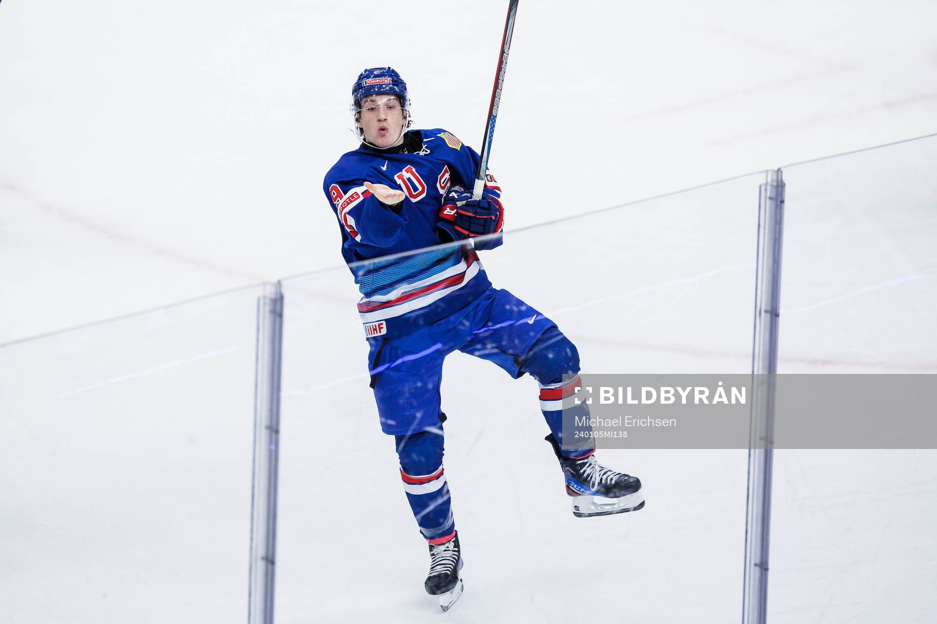 Ryan Leonard of USA celebrates the 5-2 goal