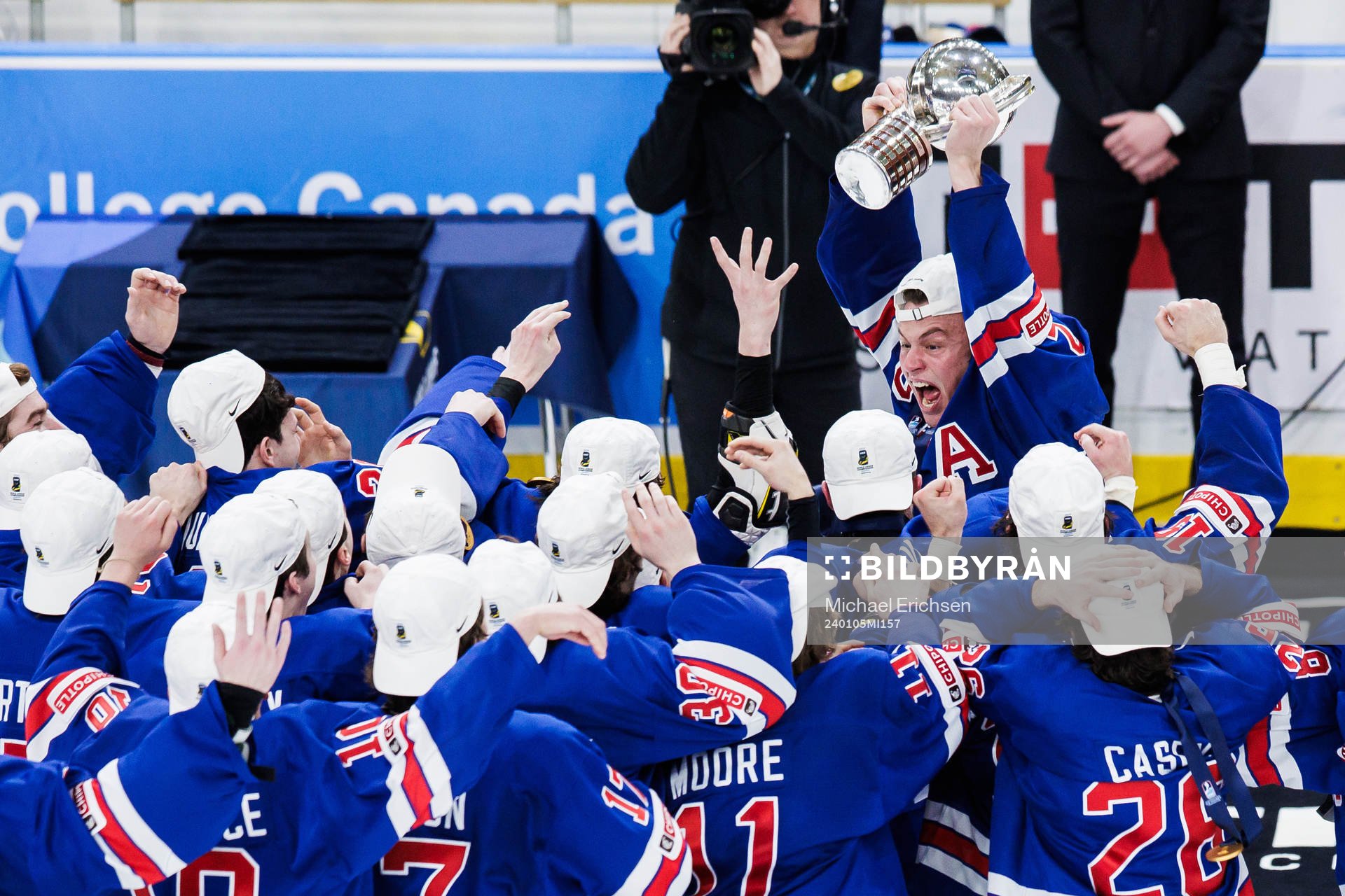 Rutger McGroarty of USA celebrates with the trophy