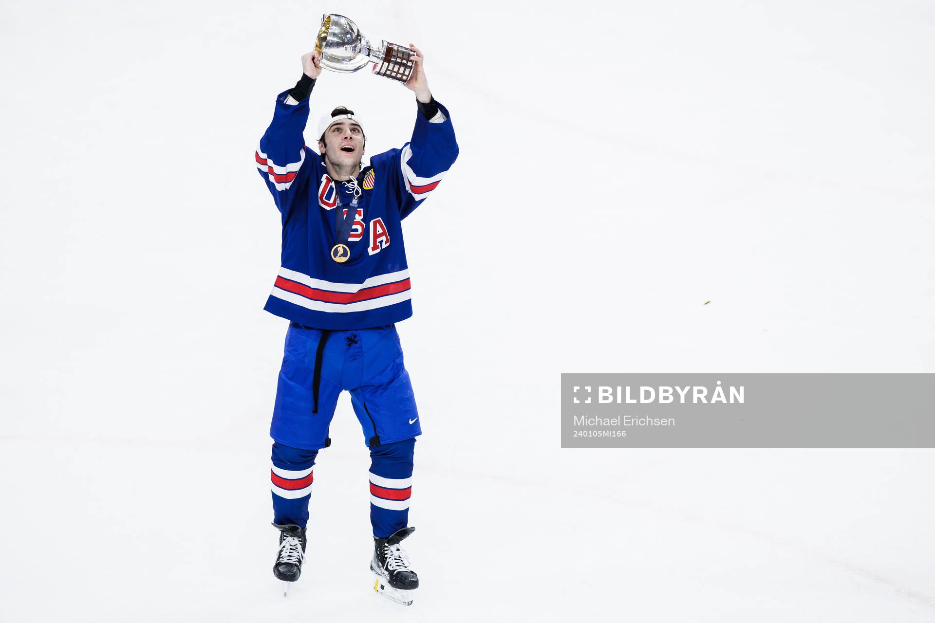 Frank Nazar of USA celebrates with the trophy
