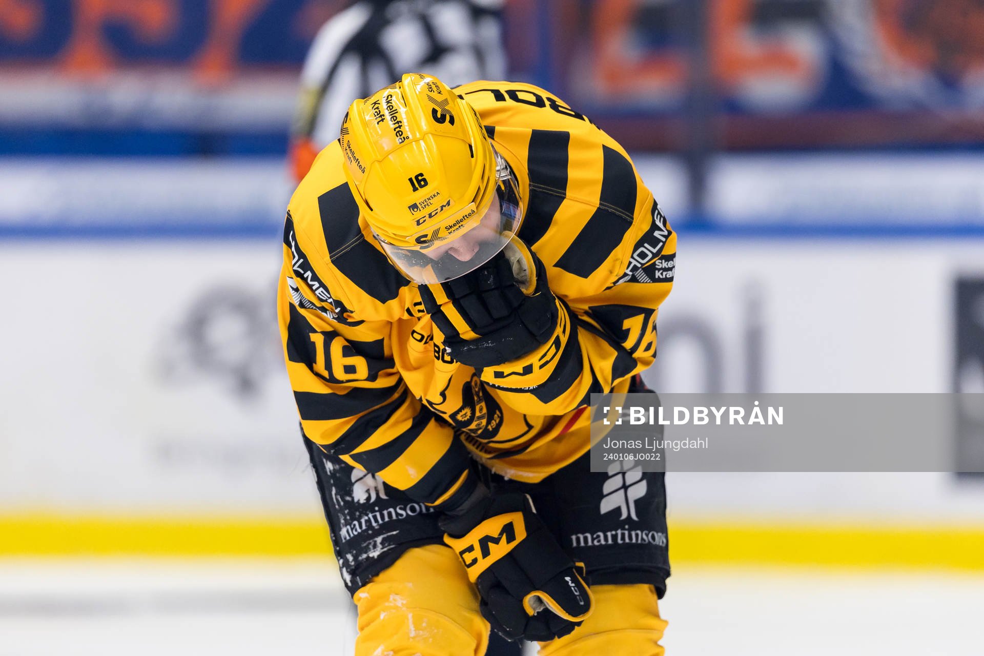 Skellefteås Linus Lindström har ont