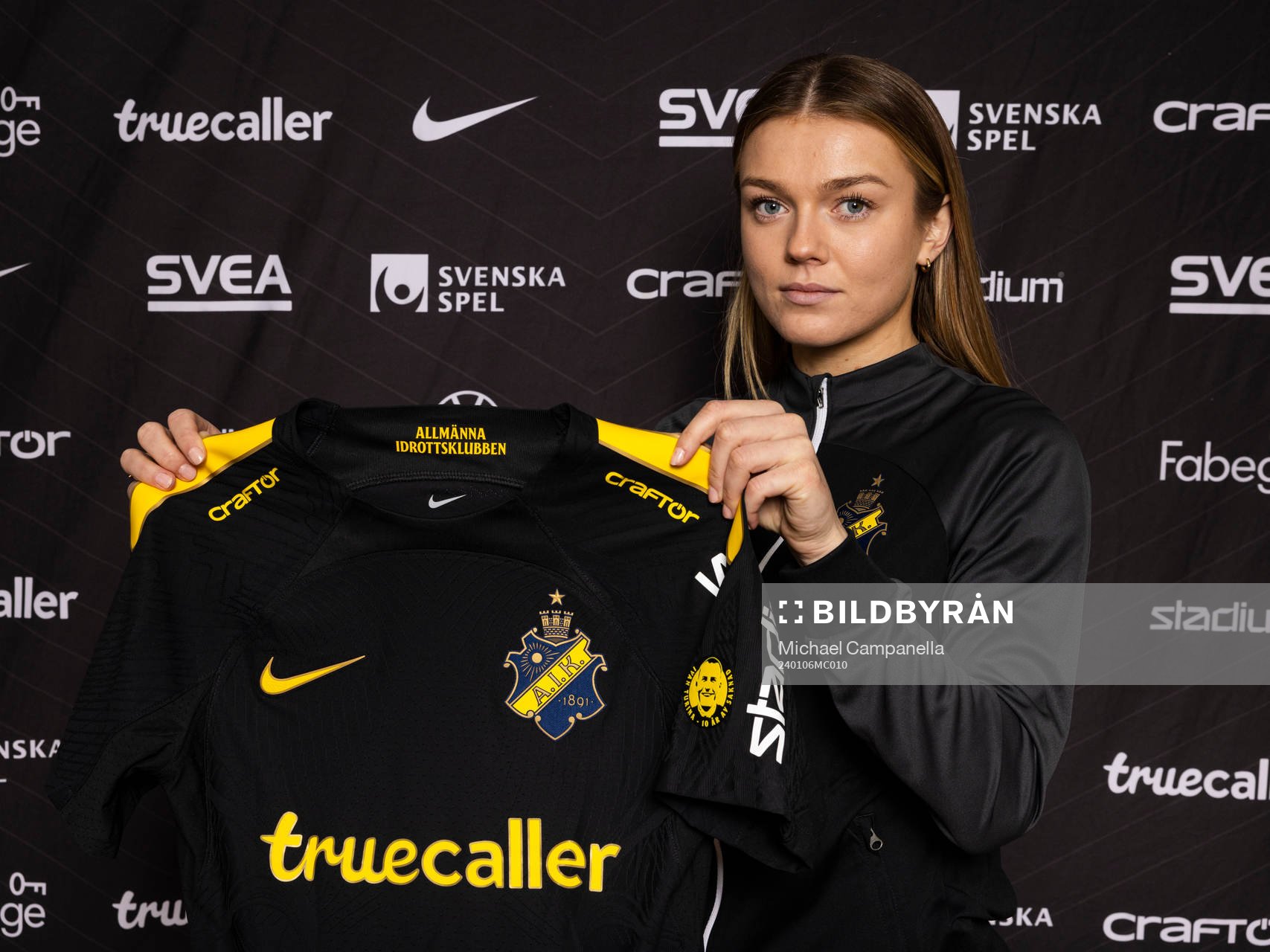 Beata Olsson poserar för ett porträtt i samband med att hon presenteras som nyförvärv av AIK den 6 januari 2024 i Stockholm. 