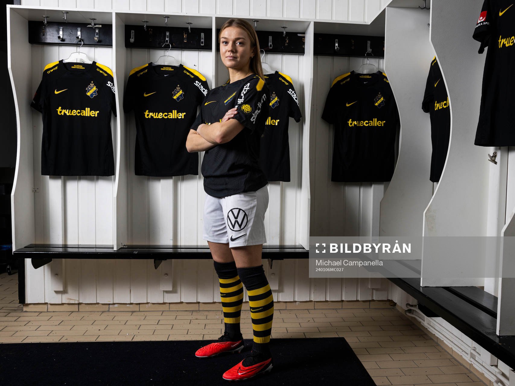 Beata Olsson poserar för ett porträtt i samband med att hon presenteras som nyförvärv av AIK den 6 januari 2024 i Stockholm. 