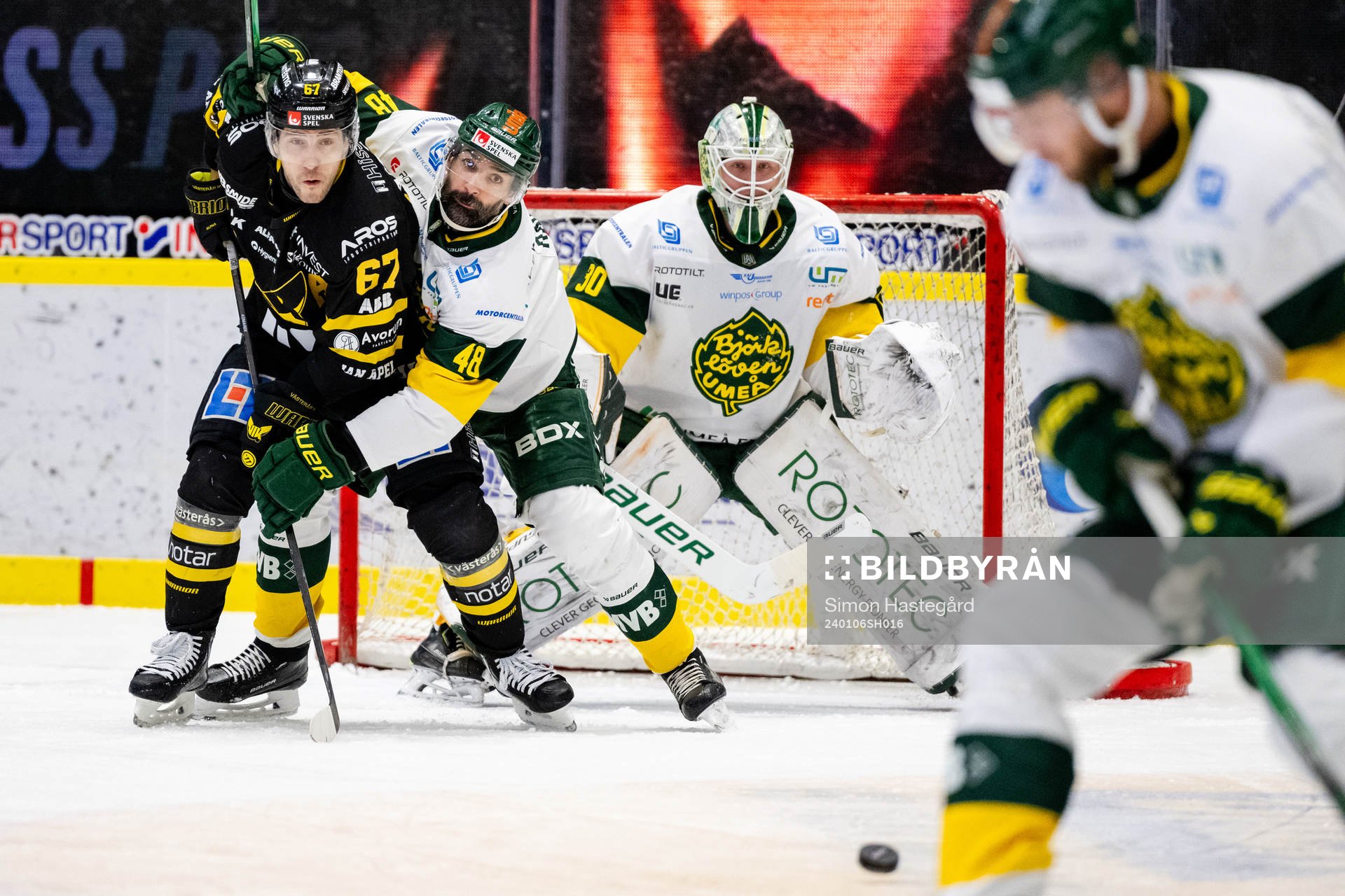 Björklövens Daniel Rahimi och målvakt Joona Voutilainen