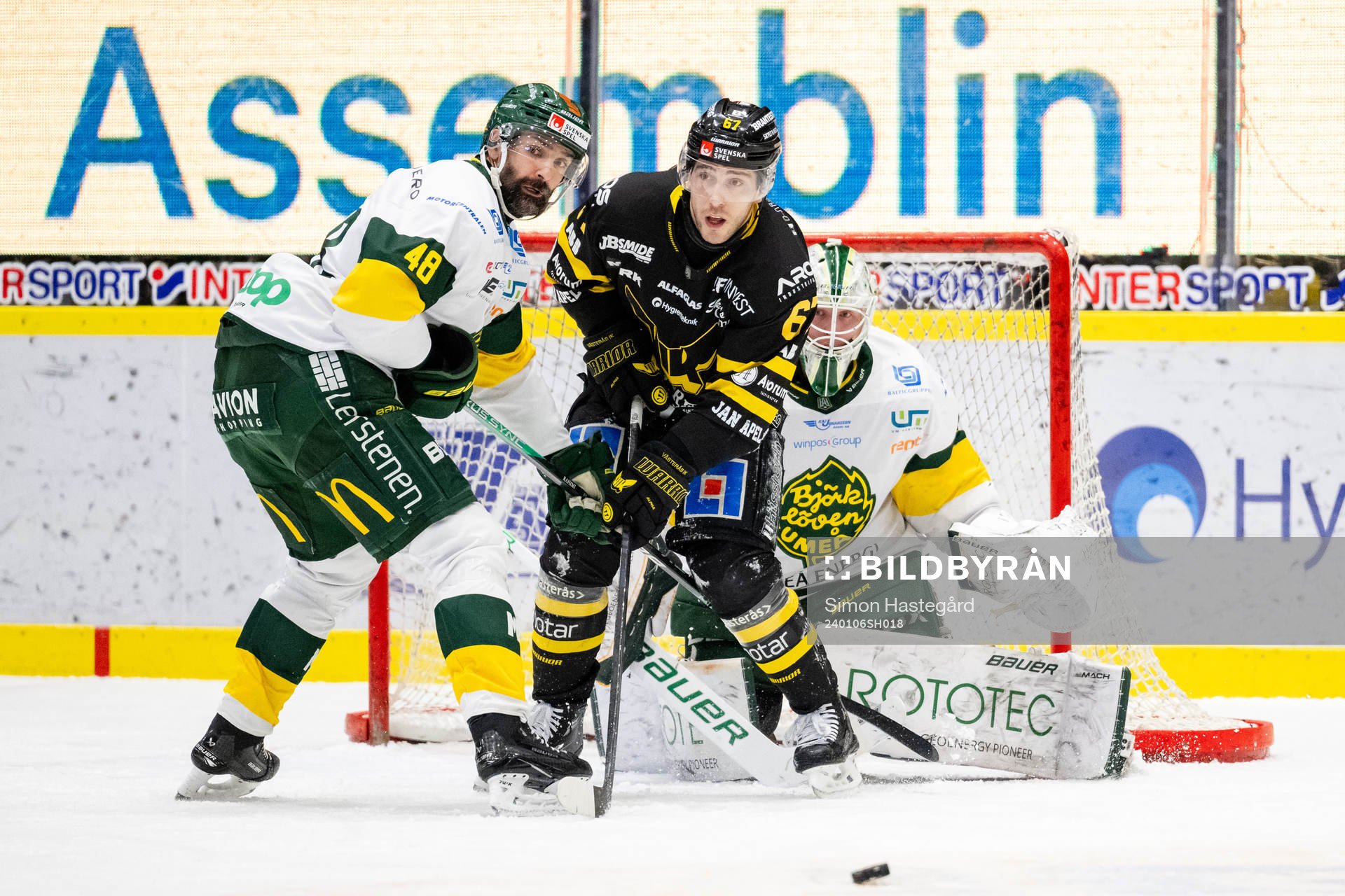 Björklövens Daniel Rahimi och målvakt Joona Voutilainen