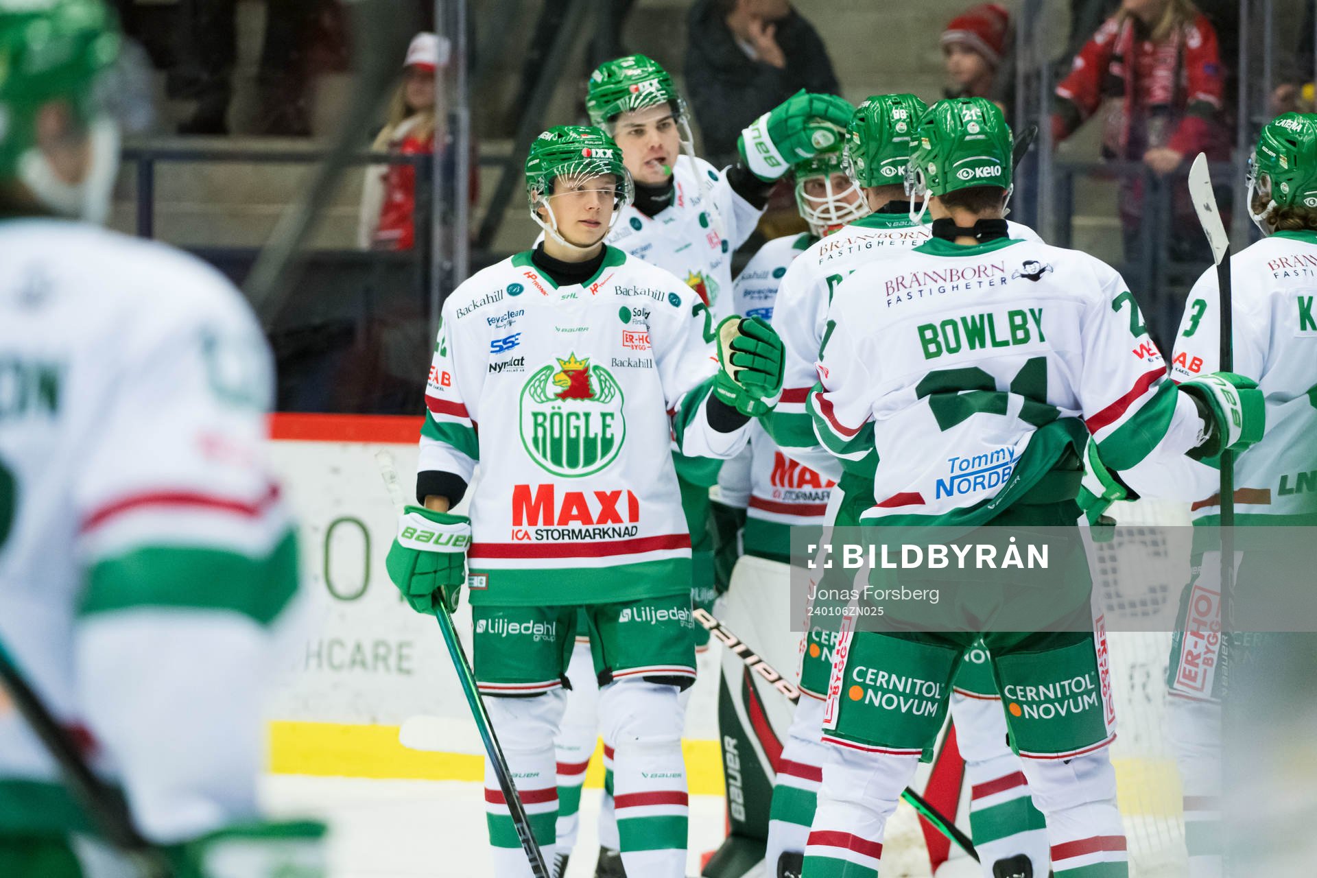 Rögles spelare jublar