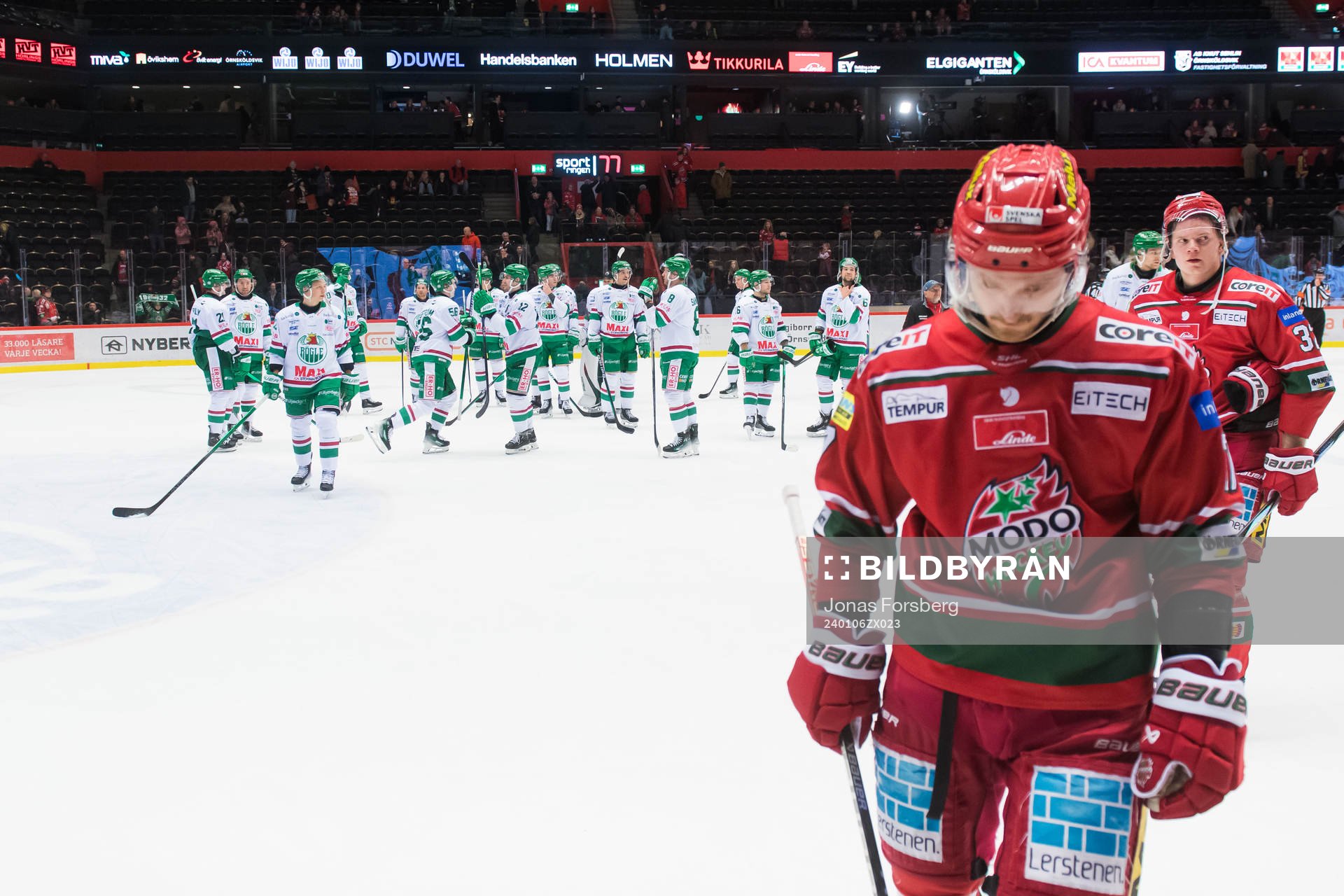 Rögles spelare jublar