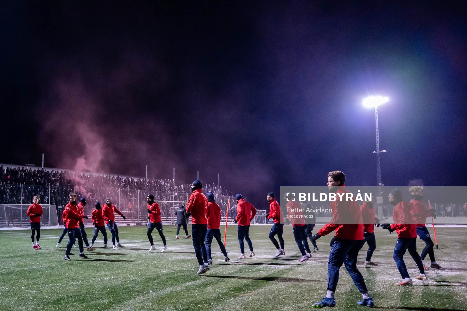 Helsingborgs spelare under en gemensam fotbollsträning med Helsingborgs herr och damlag den 7 januari 2024 i Helsingborg. 
