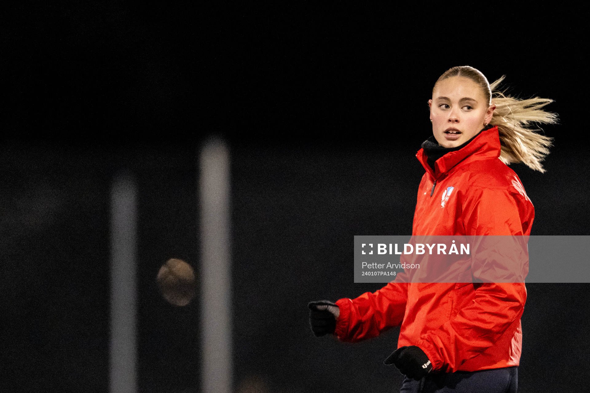 Izabelle Wahlstedt under en gemensam fotbollsträning med Helsingborgs herr och damlag den 7 januari 2024 i Helsingborg. 