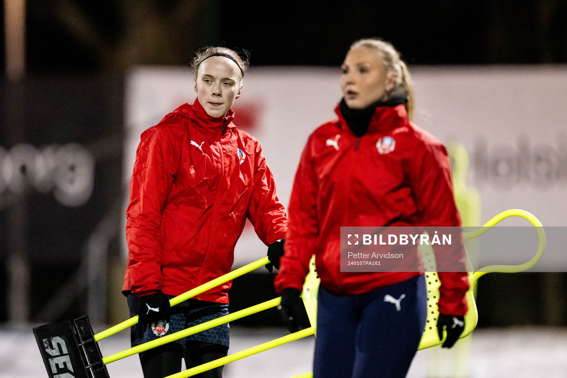Cornelia Rahmberg under en gemensam fotbollsträning med Helsingborgs herr och damlag den 7 januari 2024 i Helsingborg. 